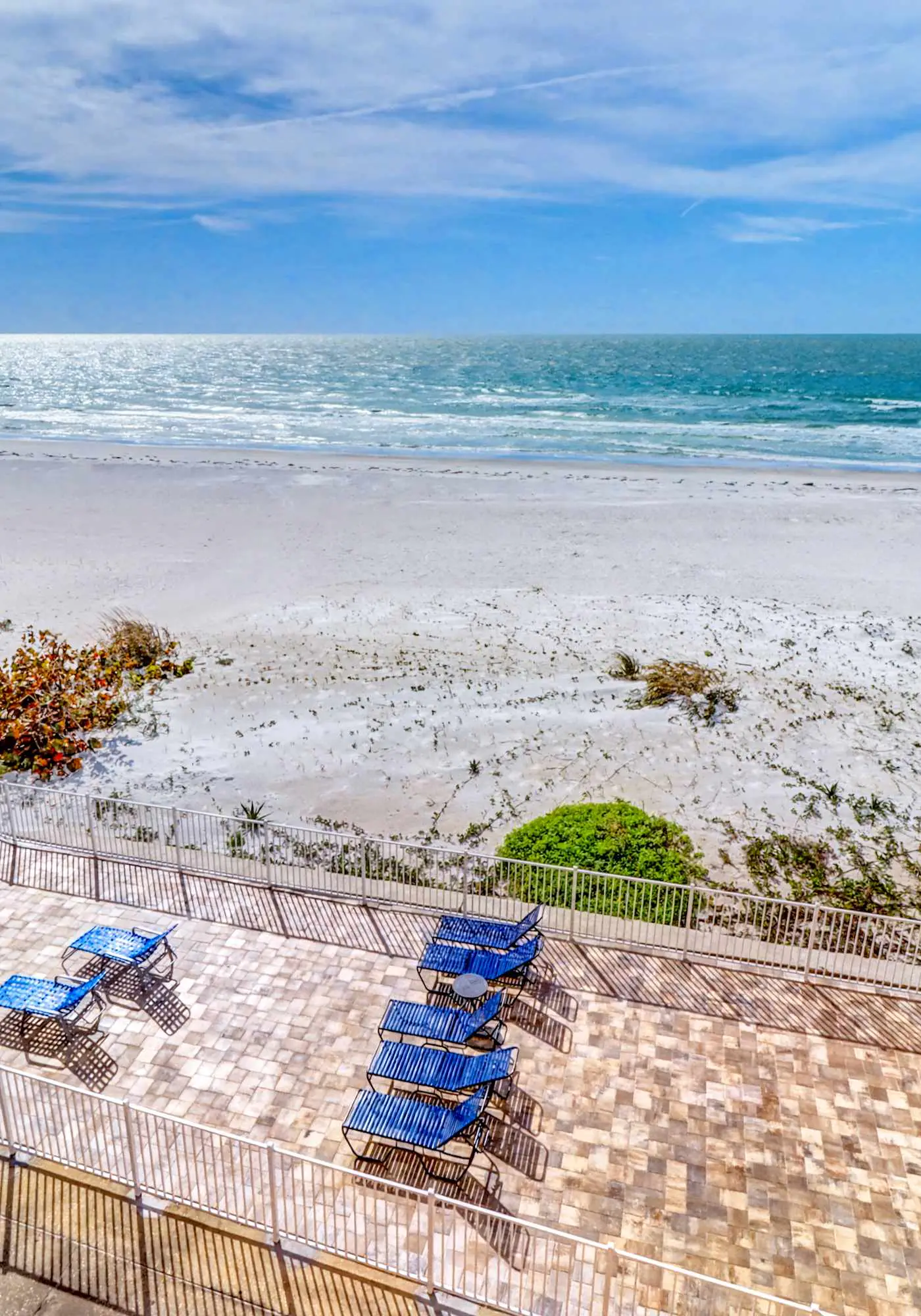 Bright and recently redone condo hot tub pool and tennis direct beach access