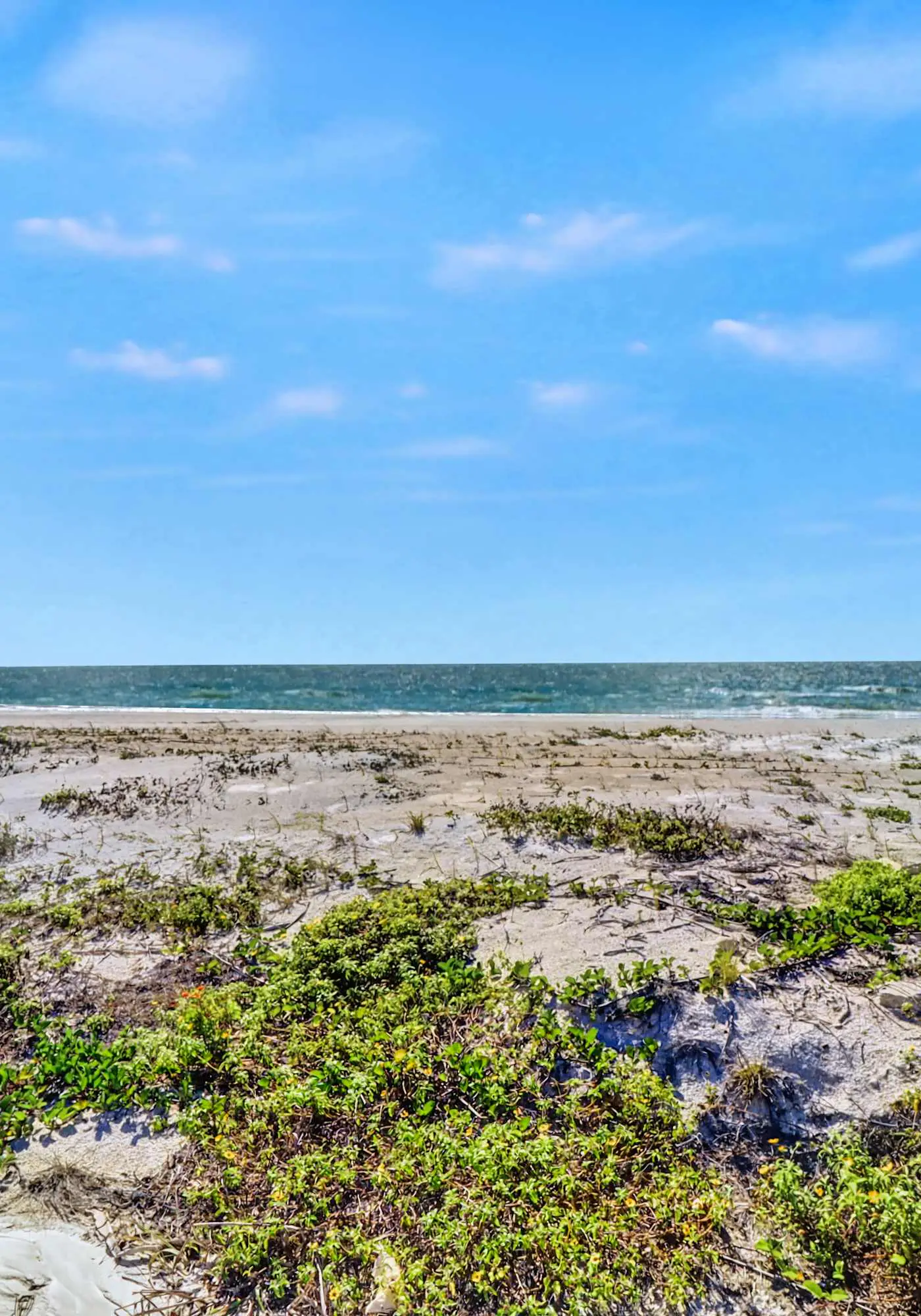 Bright and recently redone condo hot tub pool and tennis direct beach access