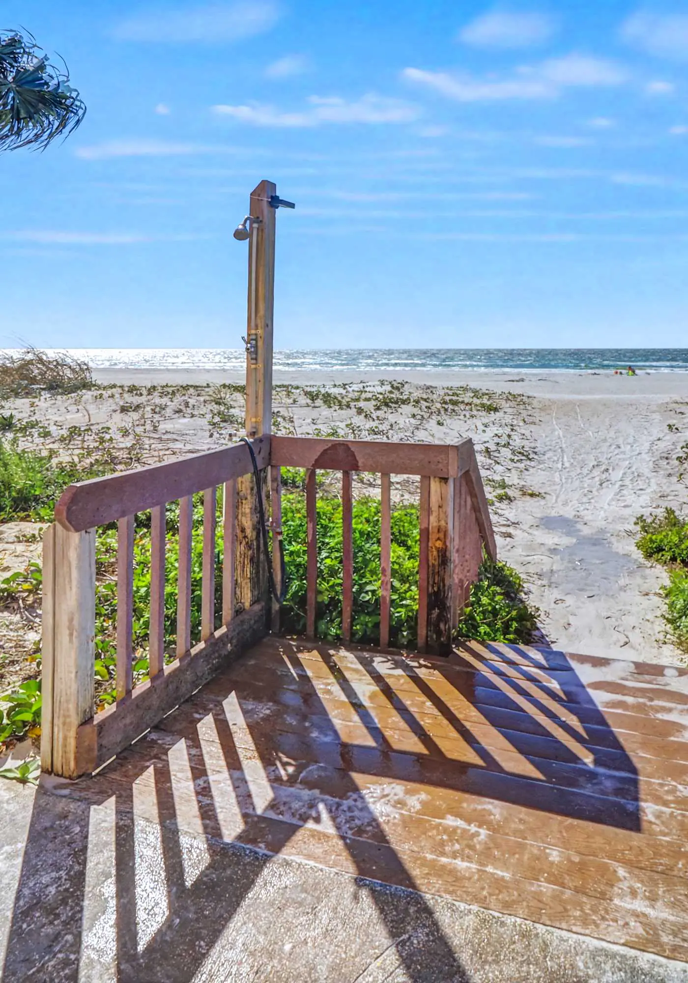 Bright and recently redone condo hot tub pool and tennis direct beach access