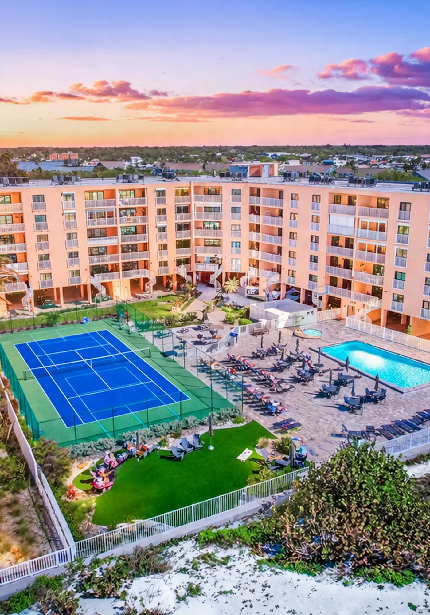 Bright and recently redone condo hot tub pool and tennis direct beach access