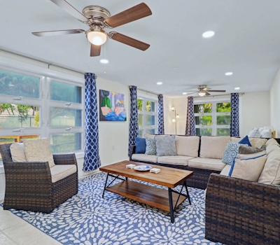 Charming home w private washer dryer WiFi and central AC walk to the beach