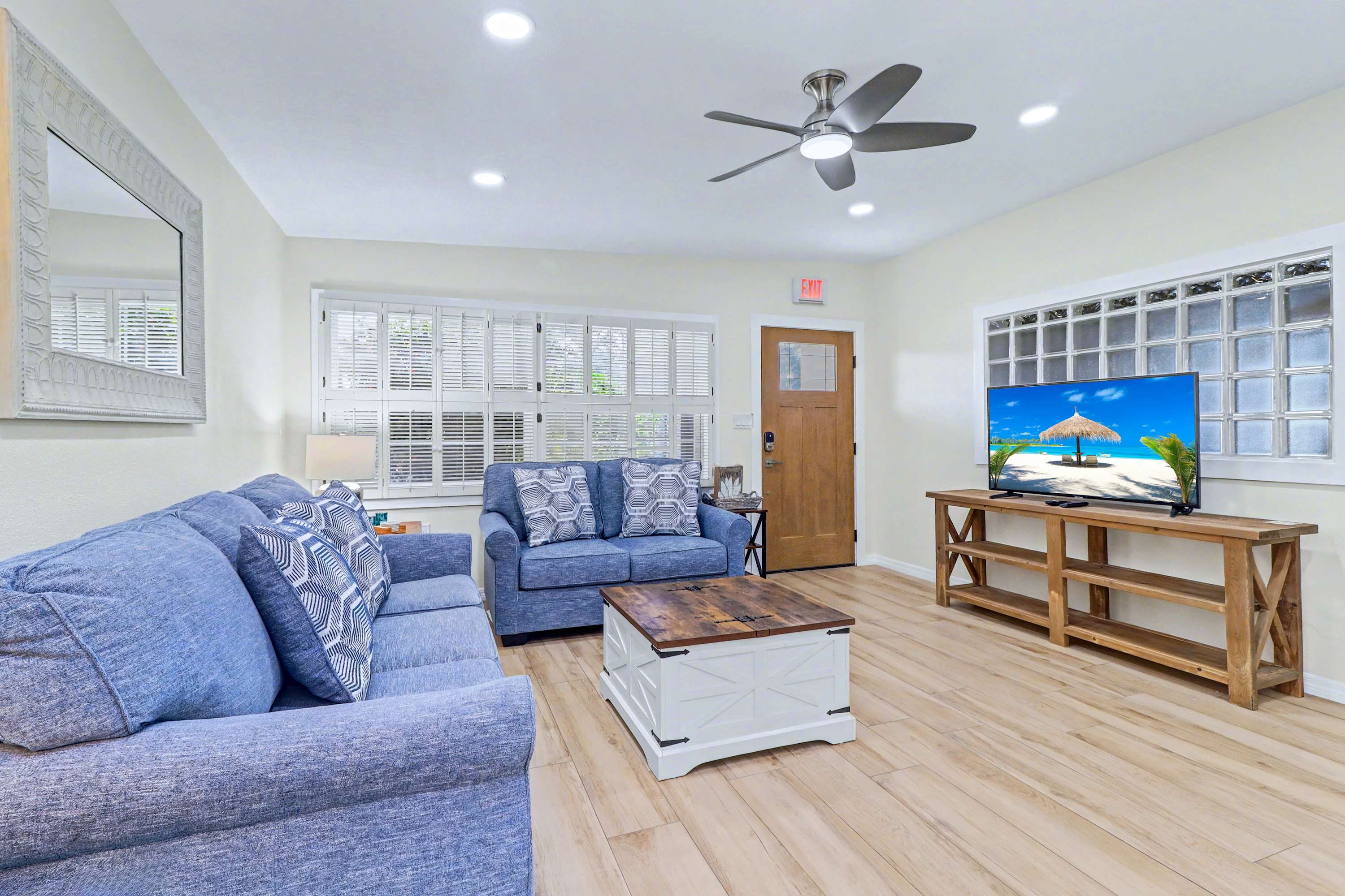 Charming home w private washer dryer WiFi and central AC walk to the beach