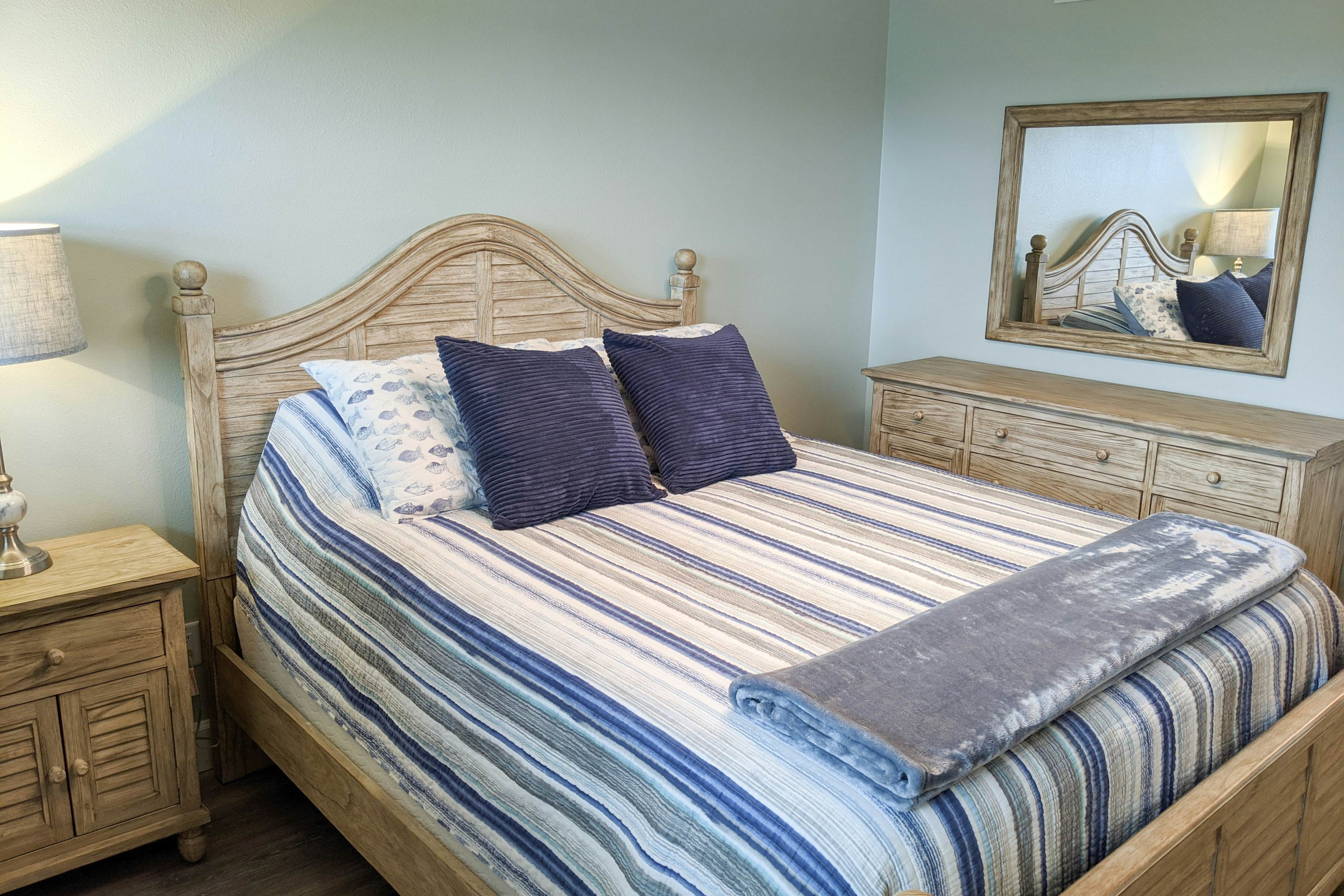 Beachside Haven w/Private Balcony/Free WiFi/Washer/Dryer/Shared Pool/Central AC