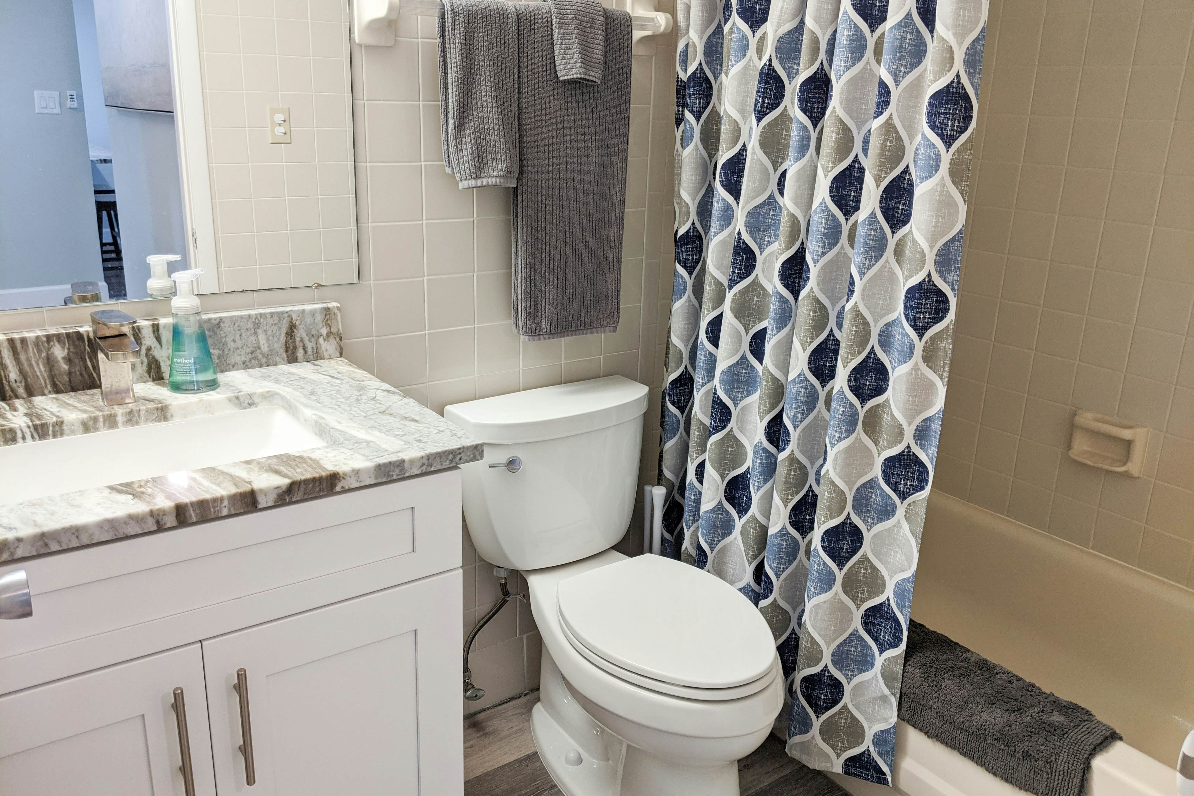 Beachside Haven w/Private Balcony/Free WiFi/Washer/Dryer/Shared Pool/Central AC