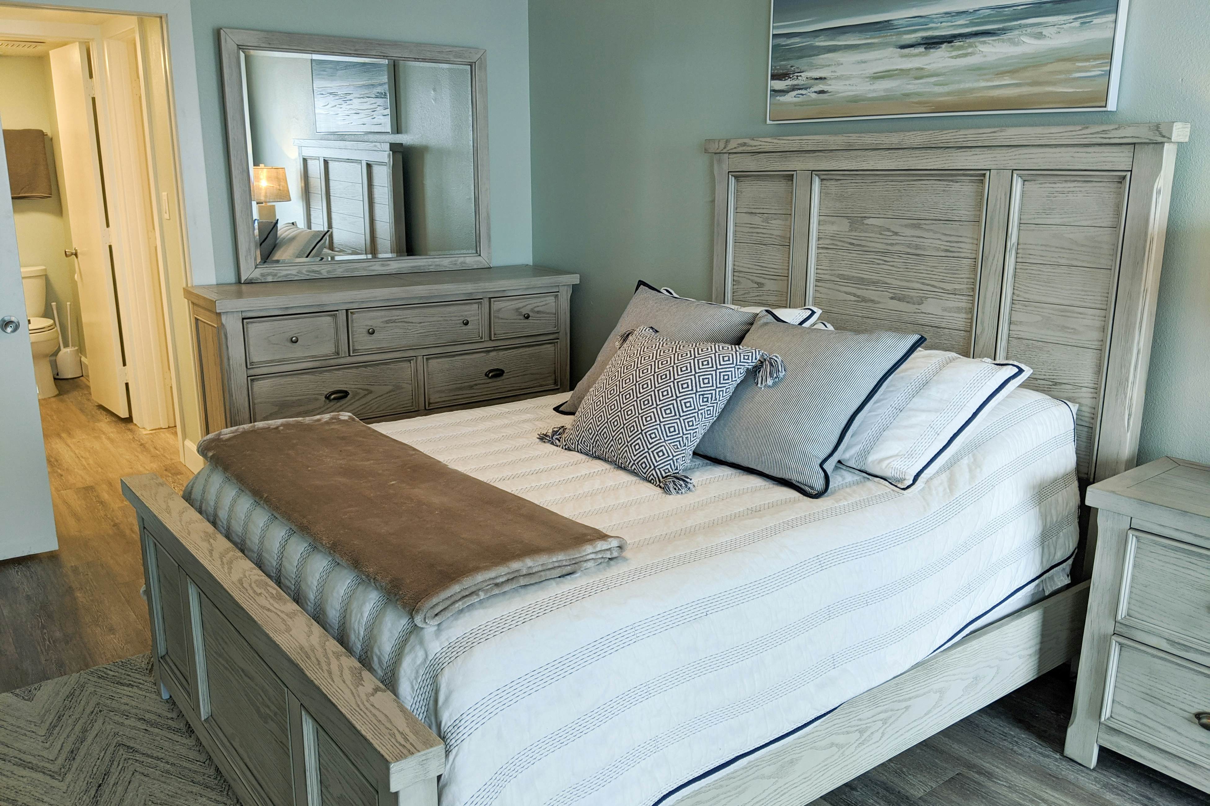 Beachside Haven w/Private Balcony/Free WiFi/Washer/Dryer/Shared Pool/Central AC