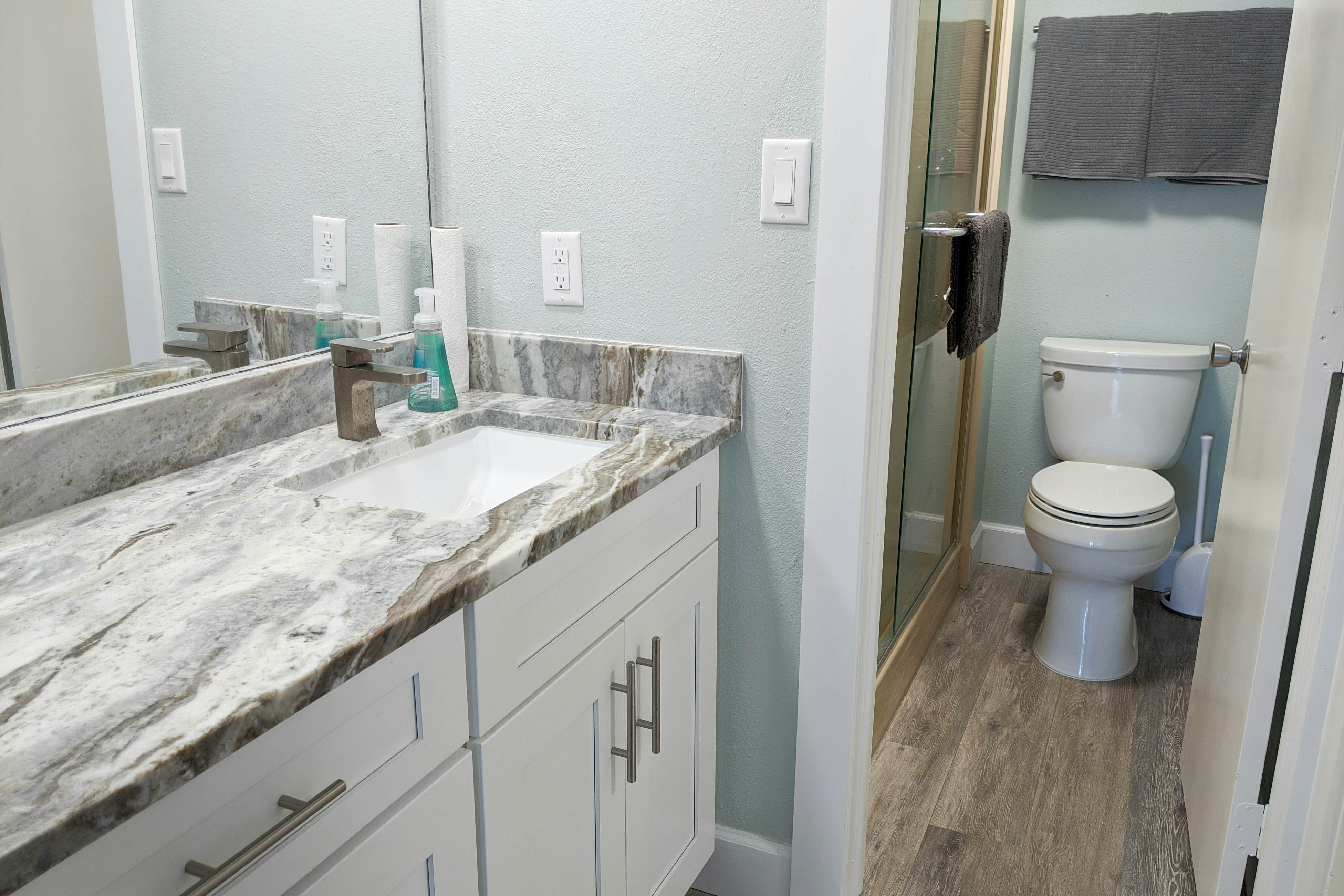 Beachside Haven w/Private Balcony/Free WiFi/Washer/Dryer/Shared Pool/Central AC