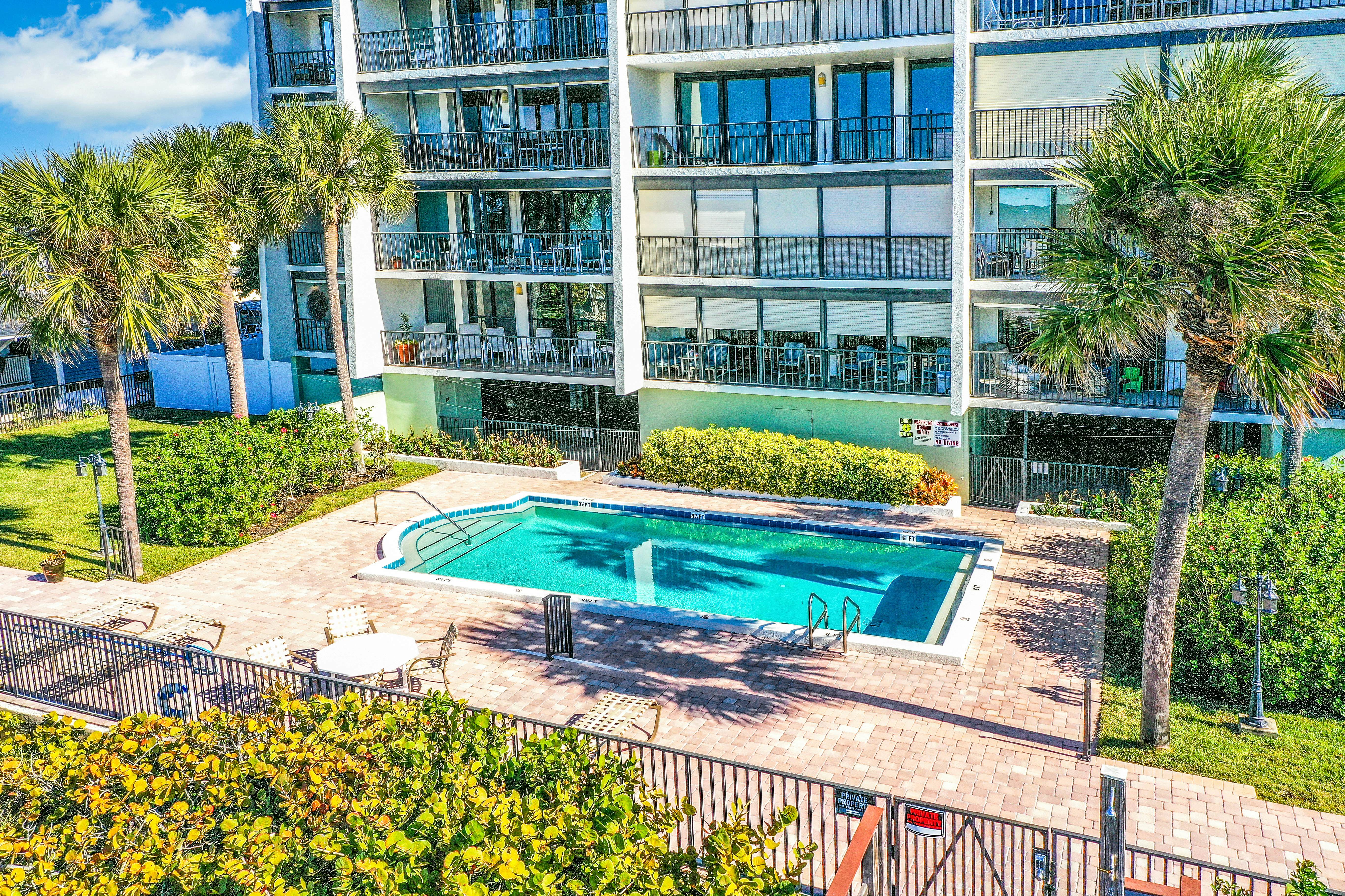 Beachside Haven w/Private Balcony/Free WiFi/Washer/Dryer/Shared Pool/Central AC