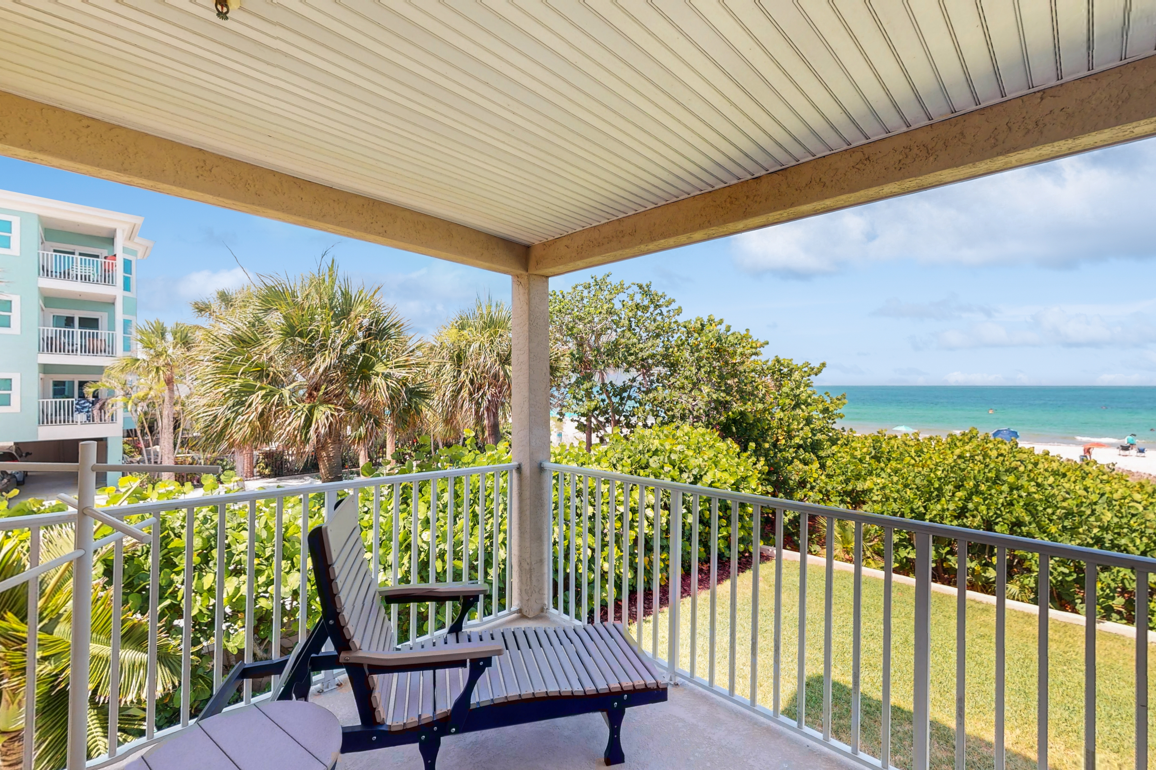 Beachfront corner condo with pool and hot tub easy access to dining