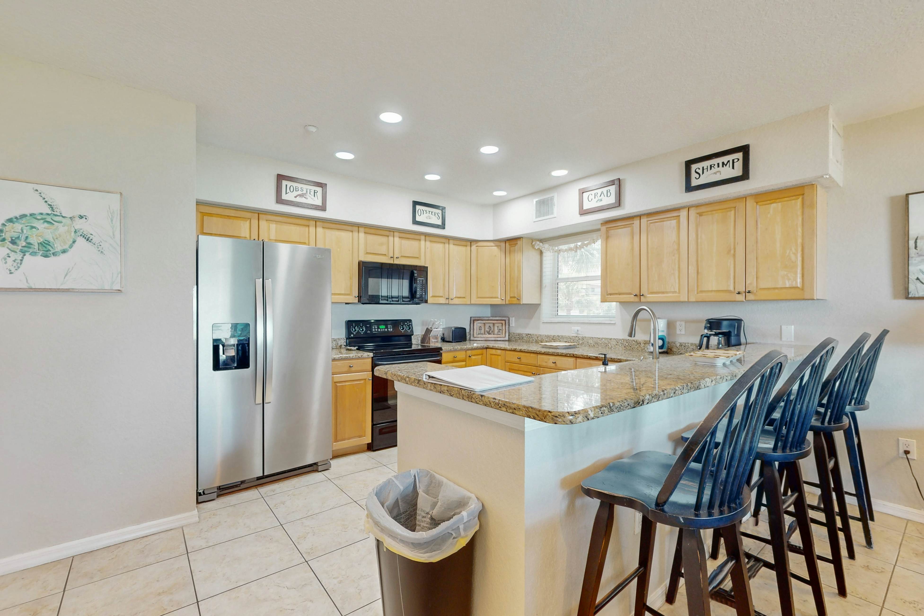 Beachfront corner condo with pool & hot tub - easy access to dining