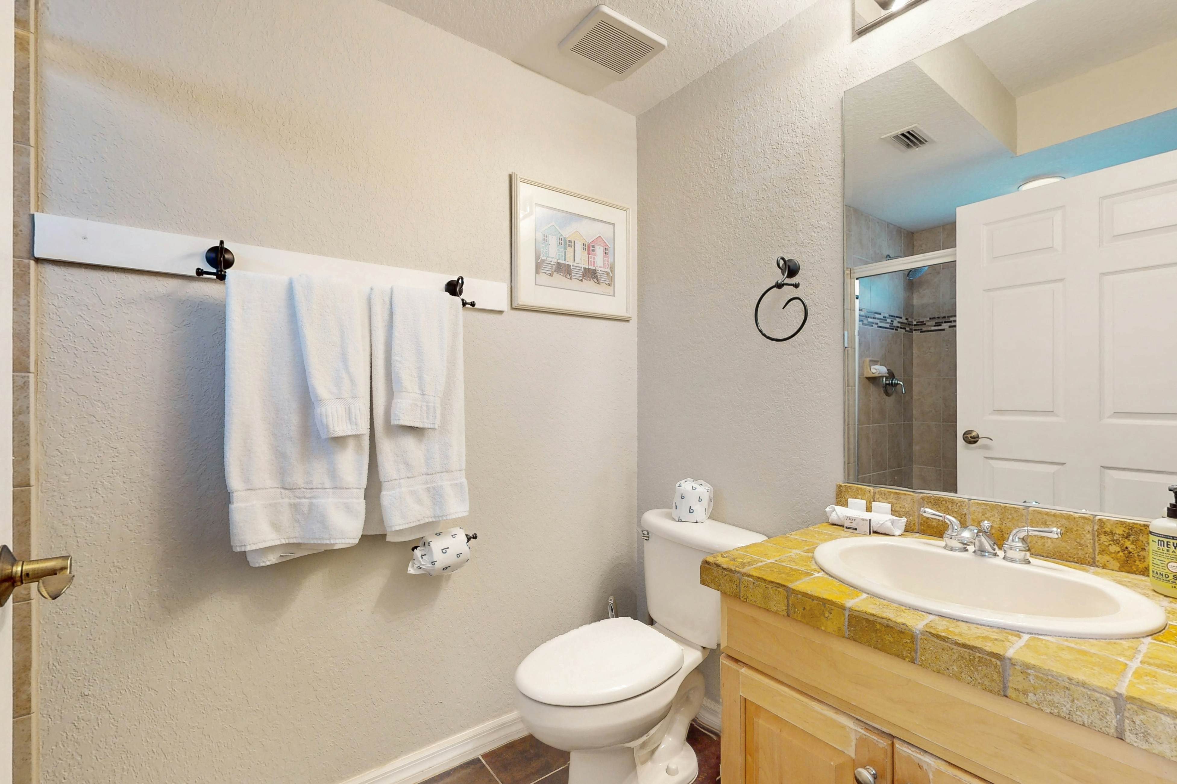 Beachfront corner condo with pool & hot tub - easy access to dining