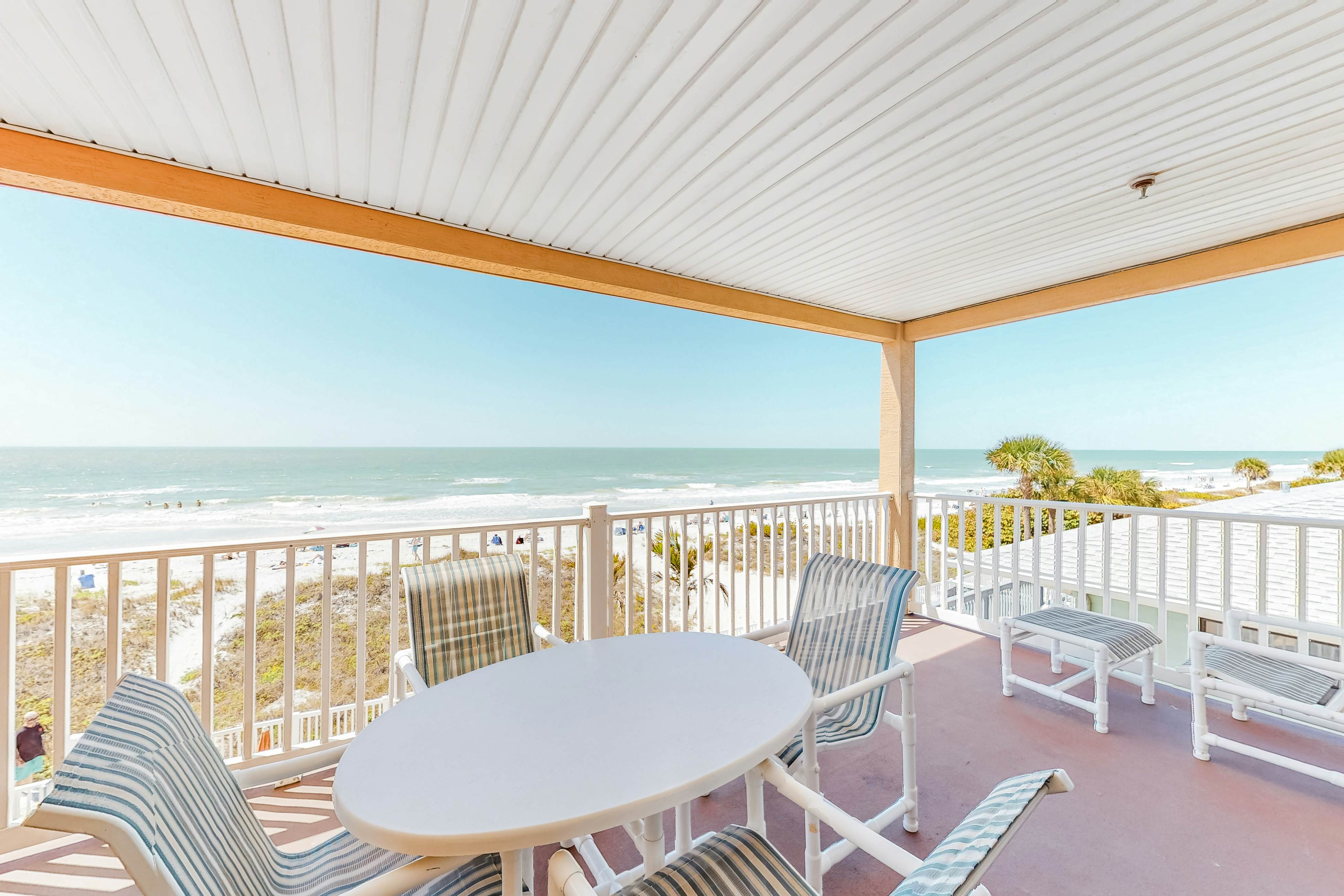 Beautiful oceanfront condo on the beach with pool & WiFi, walk to restaurants
