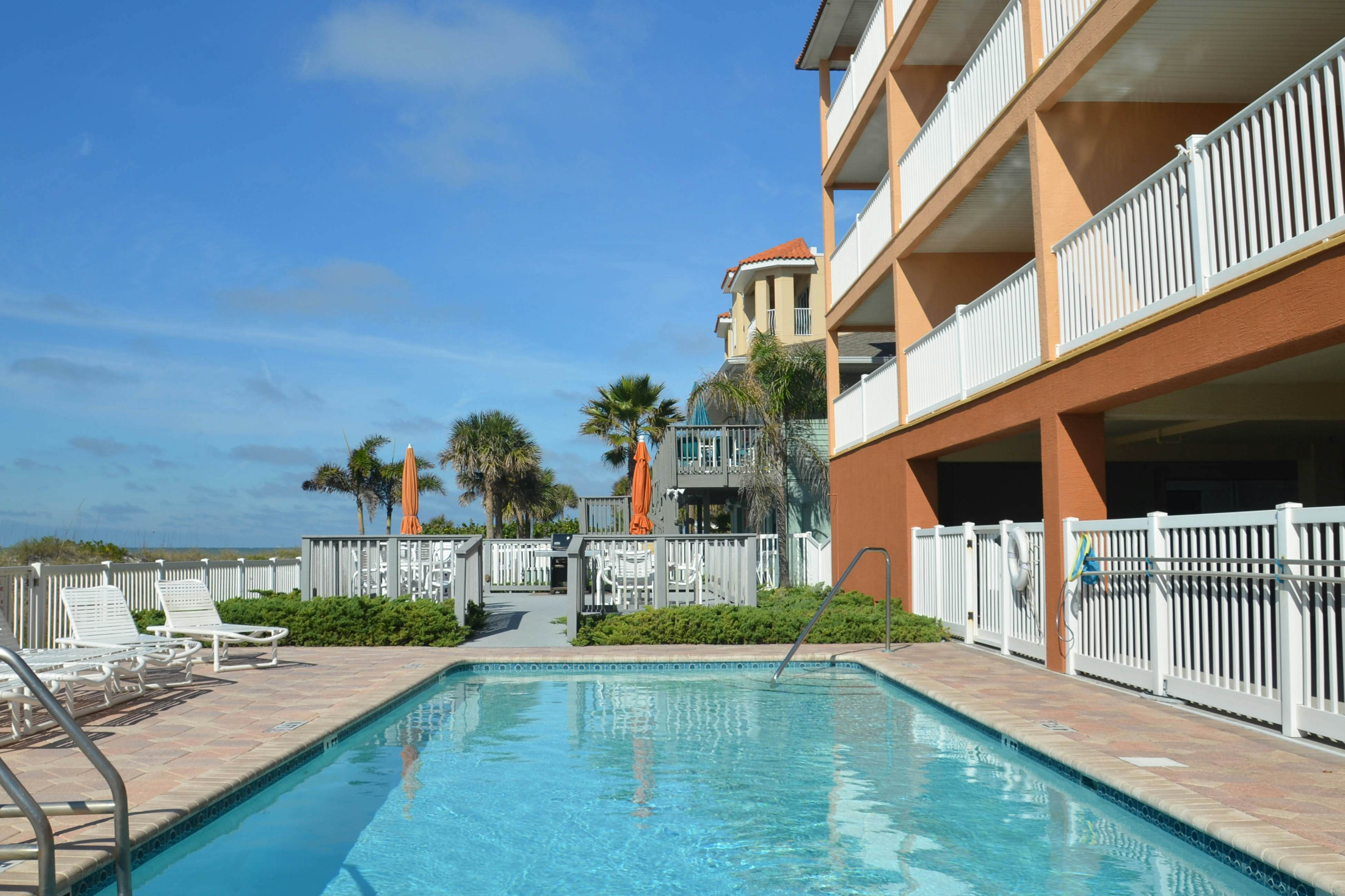 Beautiful oceanfront condo on the beach with pool & WiFi, walk to restaurants