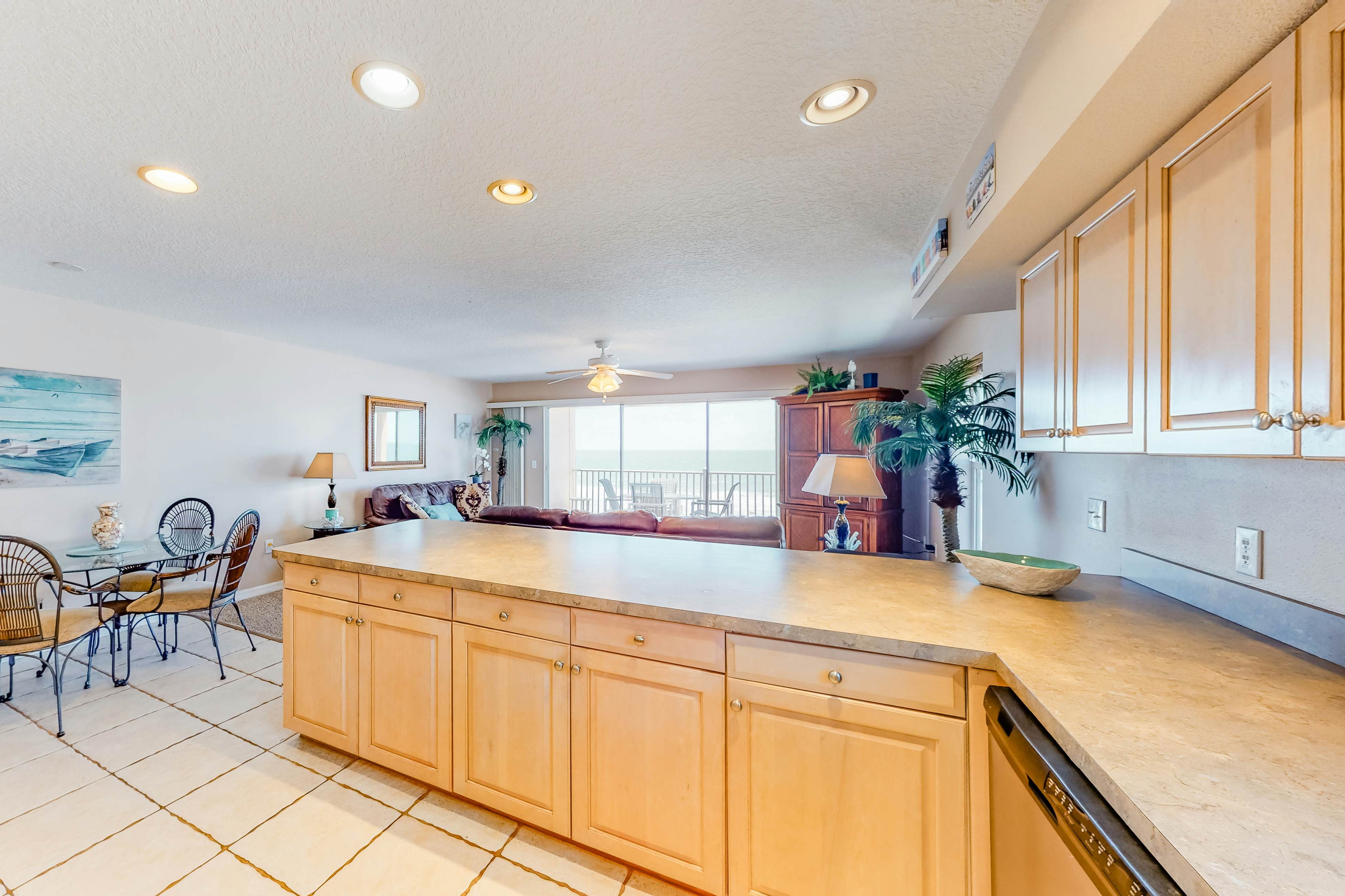Beautiful oceanfront condo on the beach with pool & WiFi, walk to restaurants