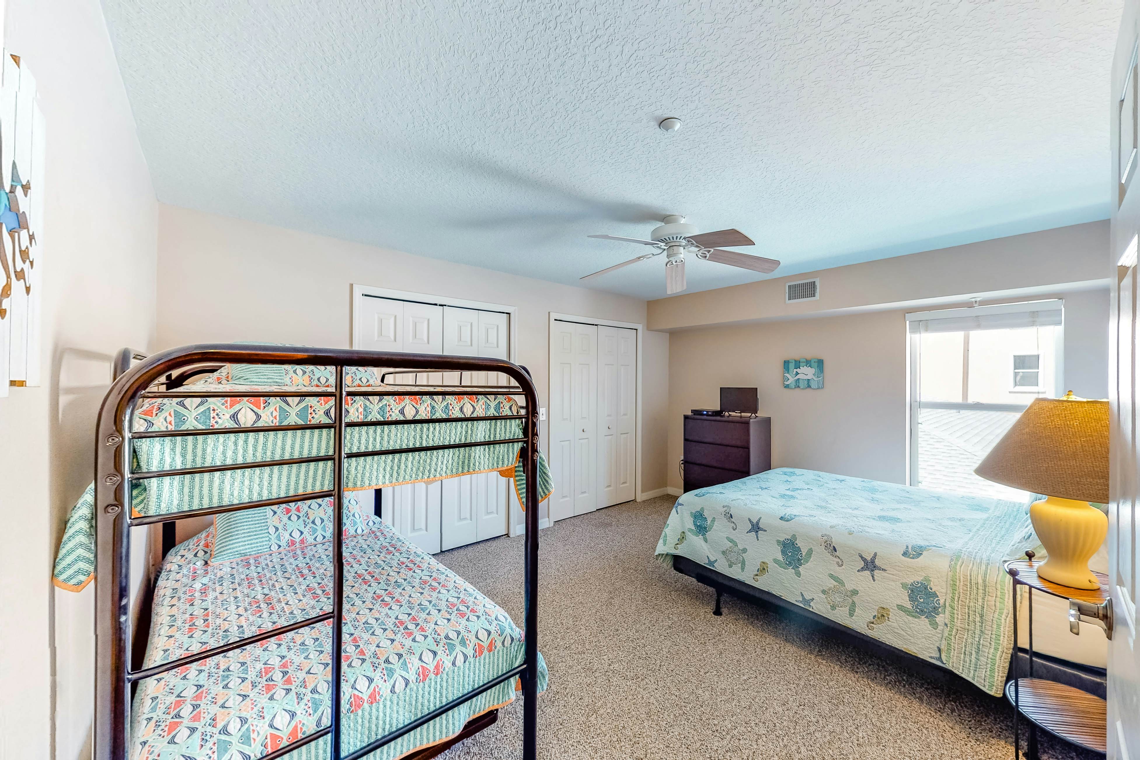 Beautiful oceanfront condo on the beach with pool & WiFi, walk to restaurants