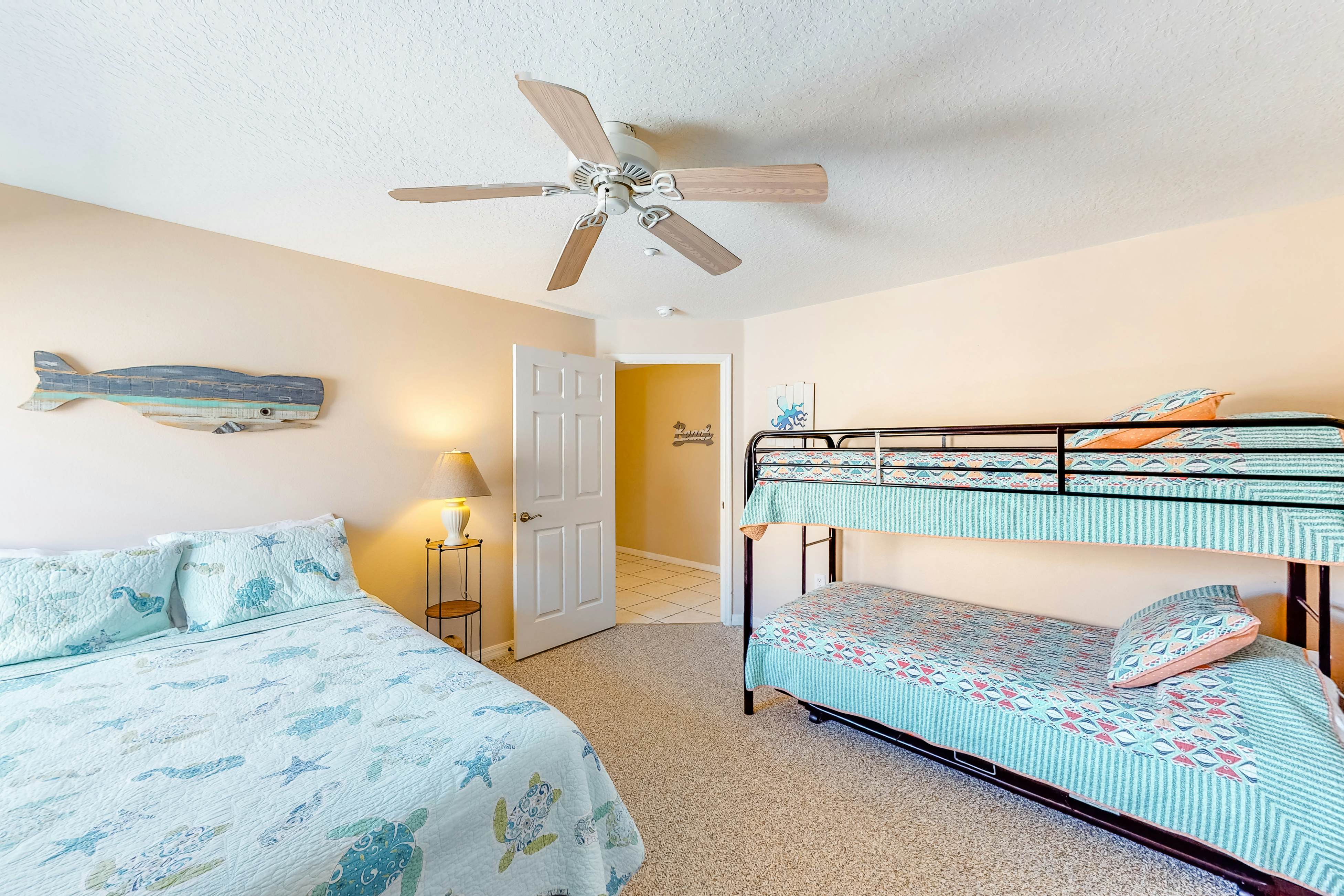 Beautiful oceanfront condo on the beach with pool & WiFi, walk to restaurants