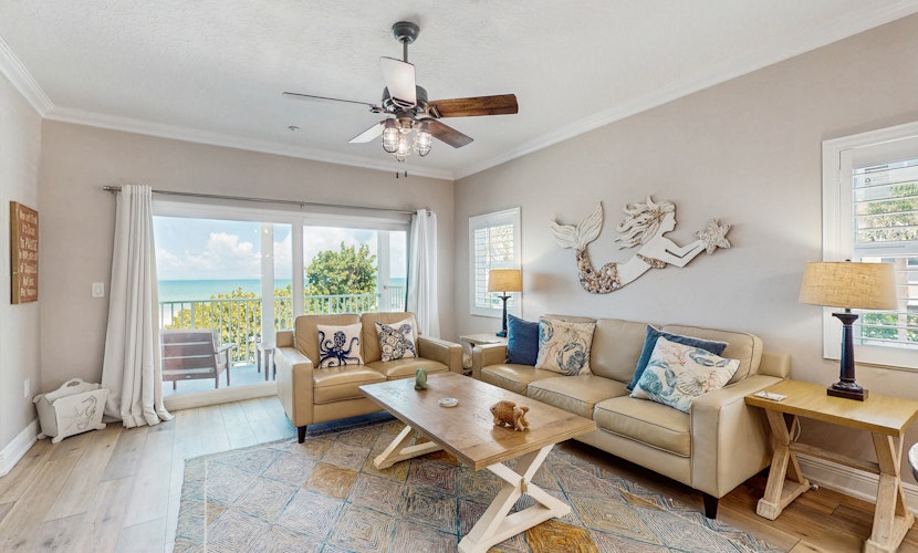 Beachfront condo with EV charger WiFi AC one dog welcome