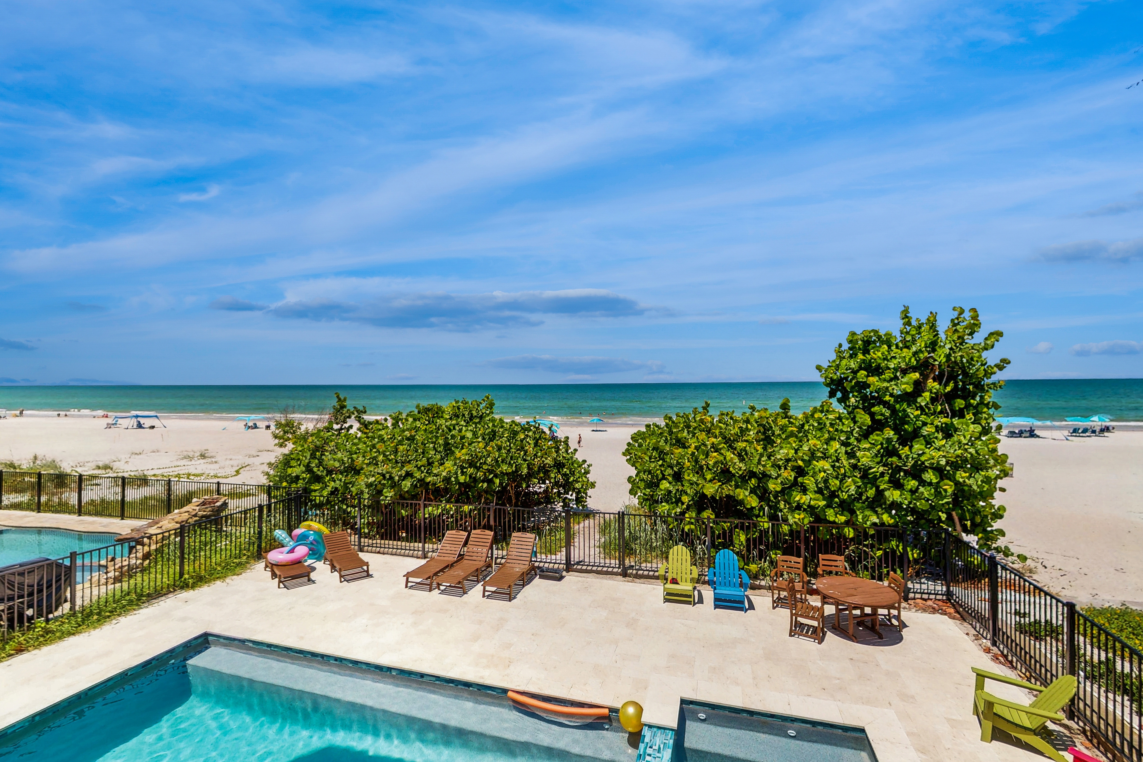 Beachfront condo with EV charger WiFi AC one dog welcome