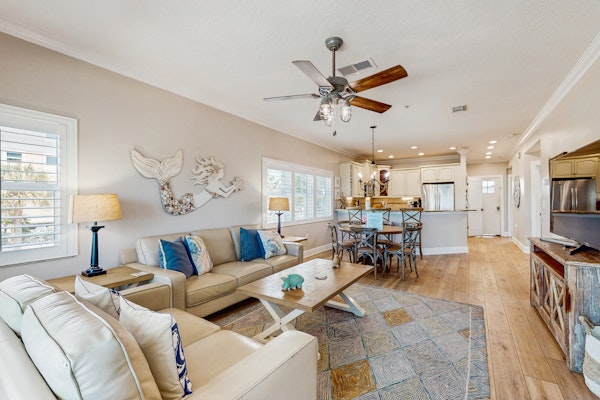 Beachfront condo with EV charger WiFi AC one dog welcome