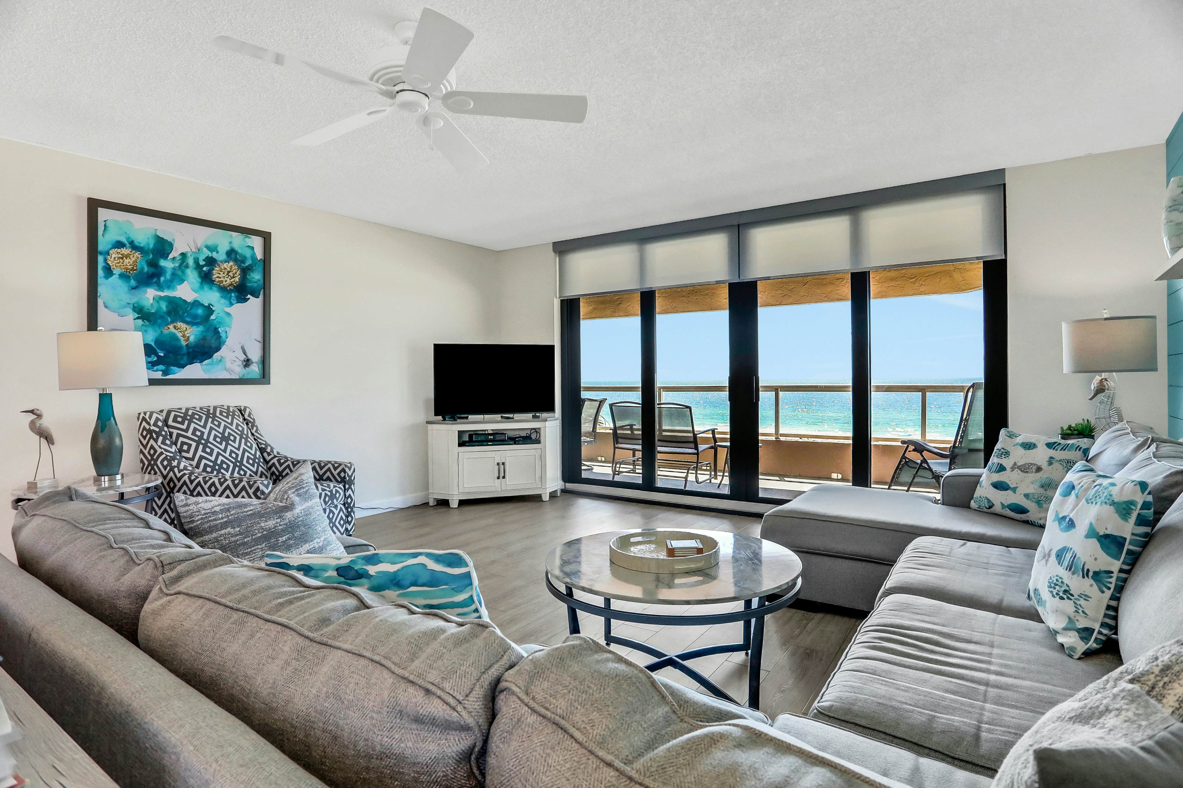 Vibrant, ocean-view condo with hot tub, tennis court, pool, W/D, balcony & grill