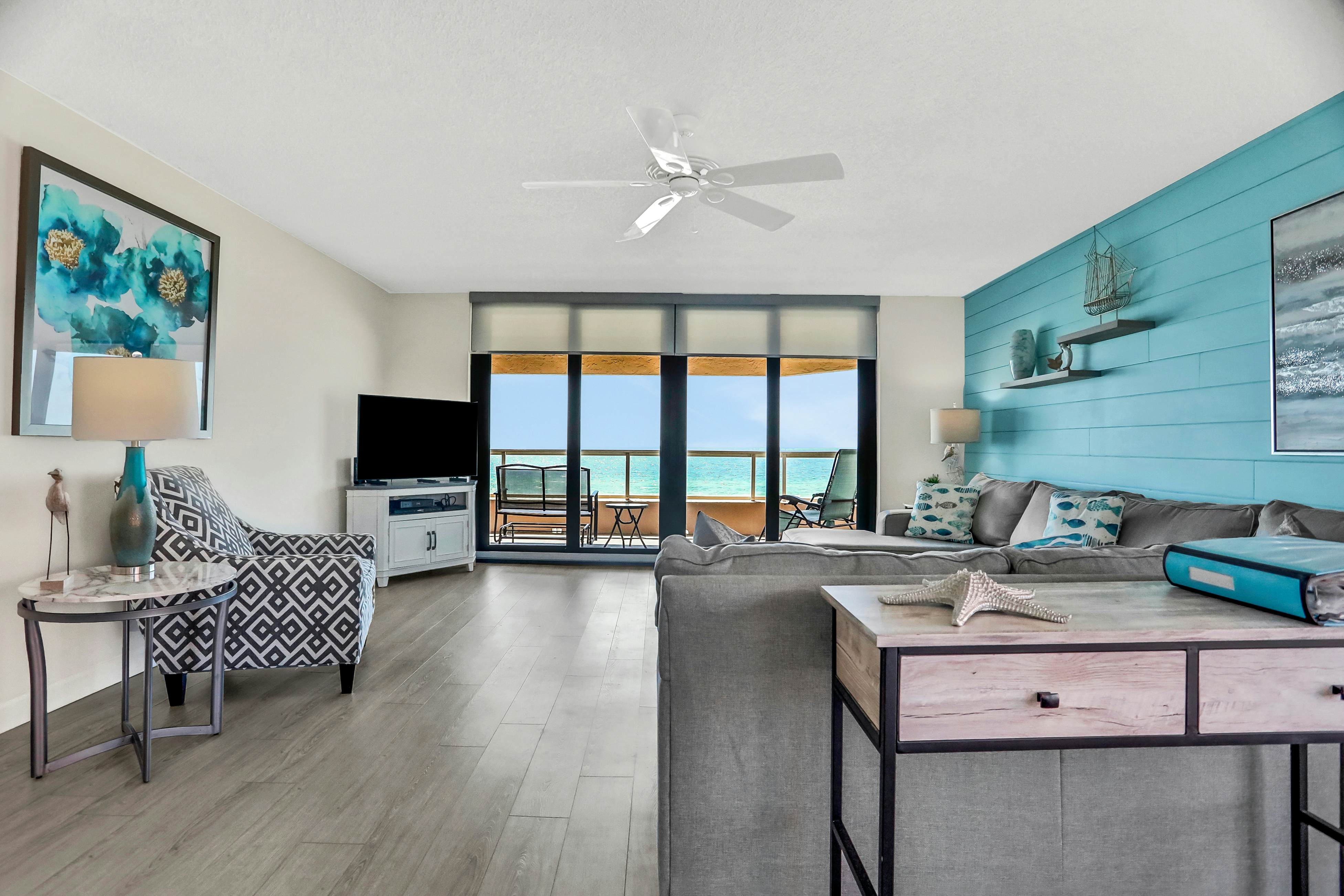 Vibrant, ocean-view condo with hot tub, tennis court, pool, W/D, balcony & grill