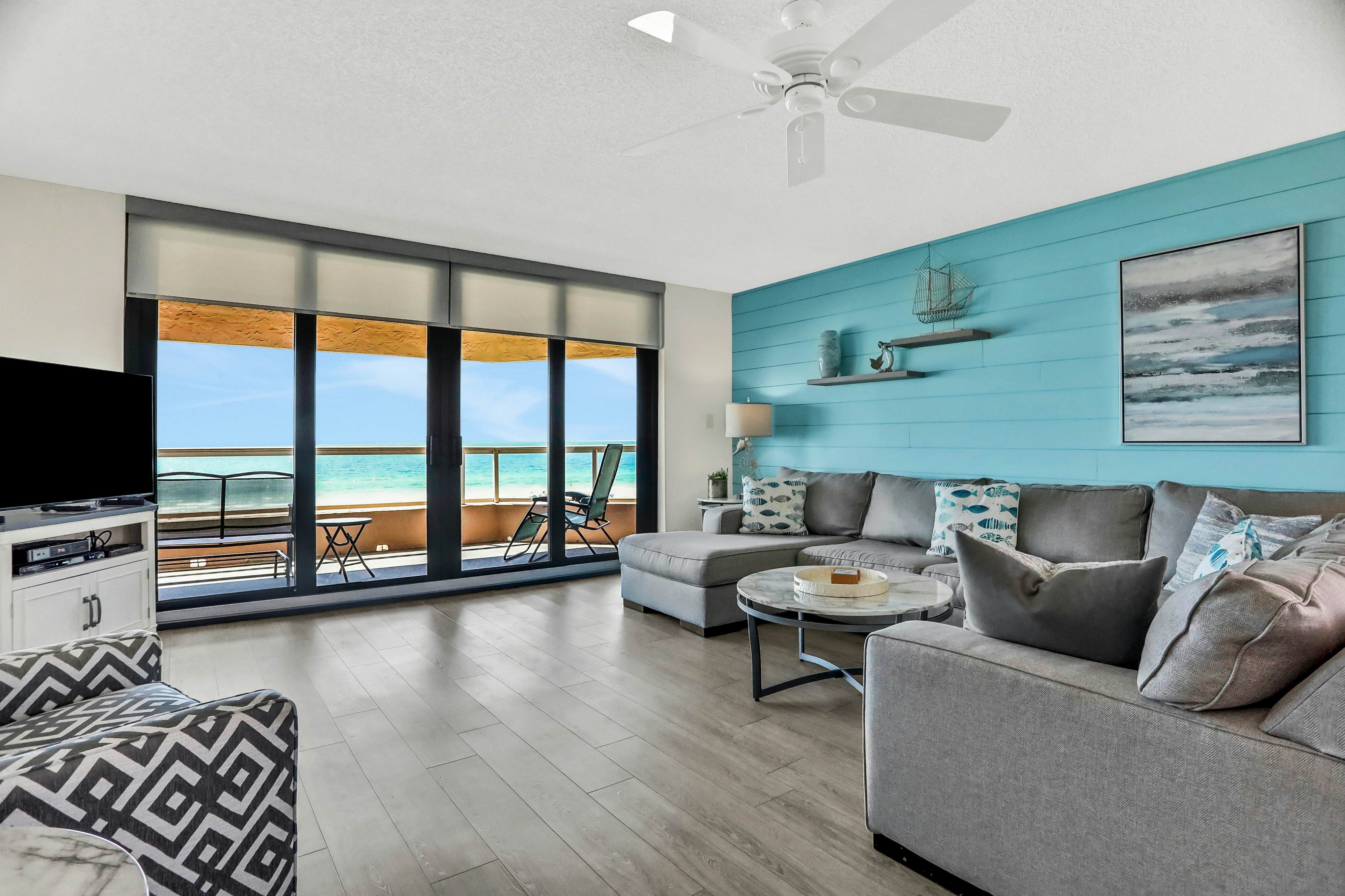Vibrant, ocean-view condo with hot tub, tennis court, pool, W/D, balcony & grill