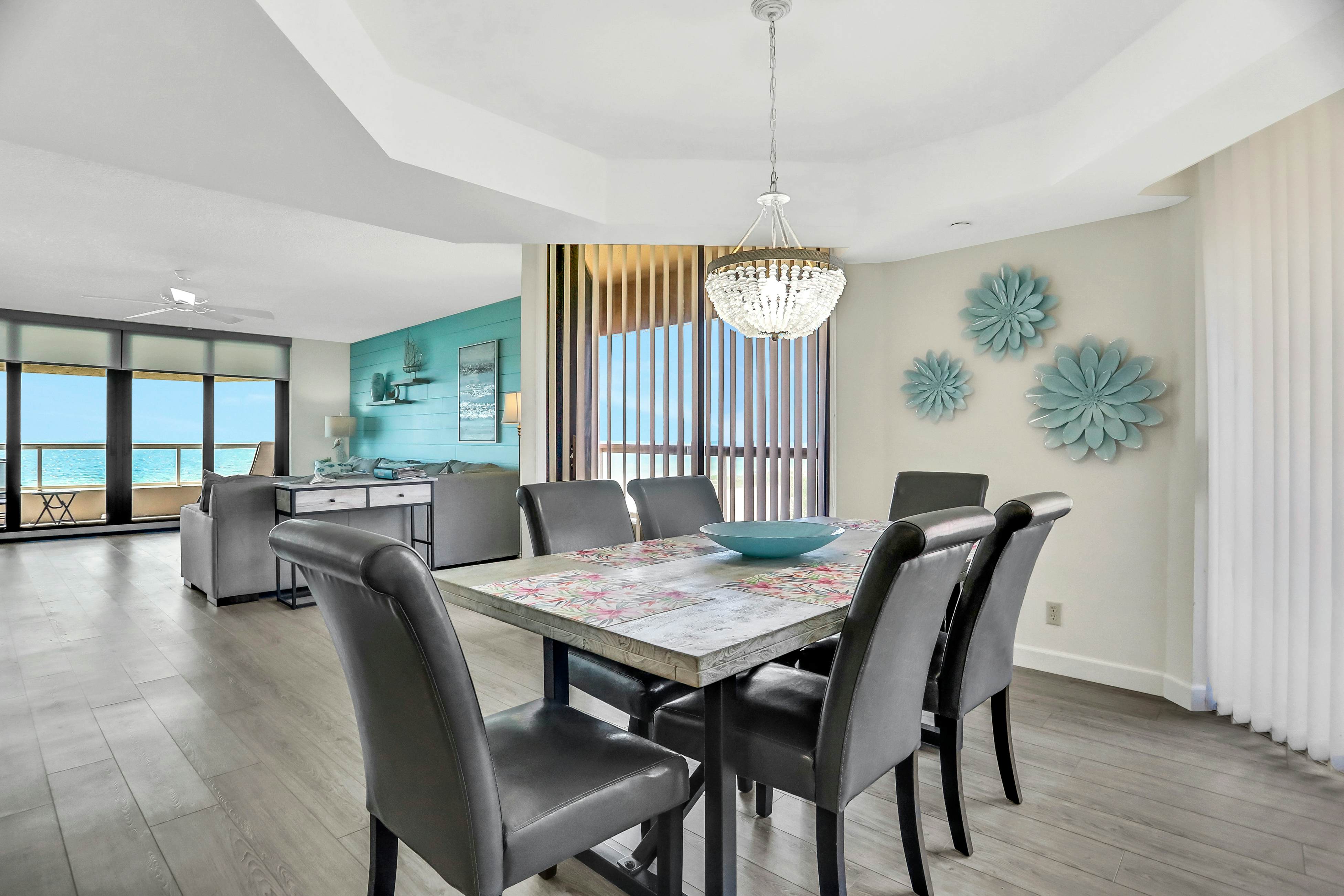 Vibrant, ocean-view condo with hot tub, tennis court, pool, W/D, balcony & grill