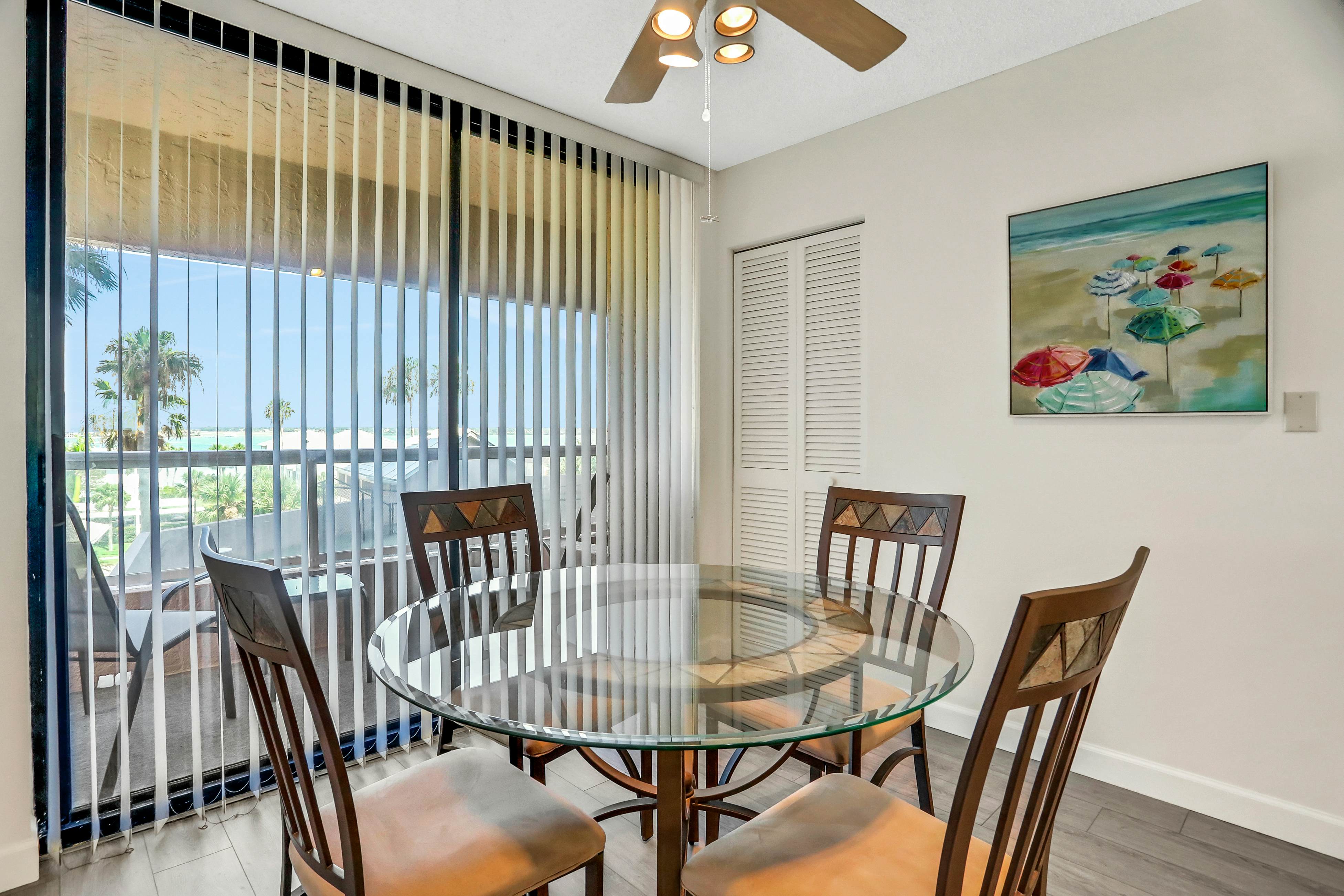Vibrant, ocean-view condo with hot tub, tennis court, pool, W/D, balcony & grill