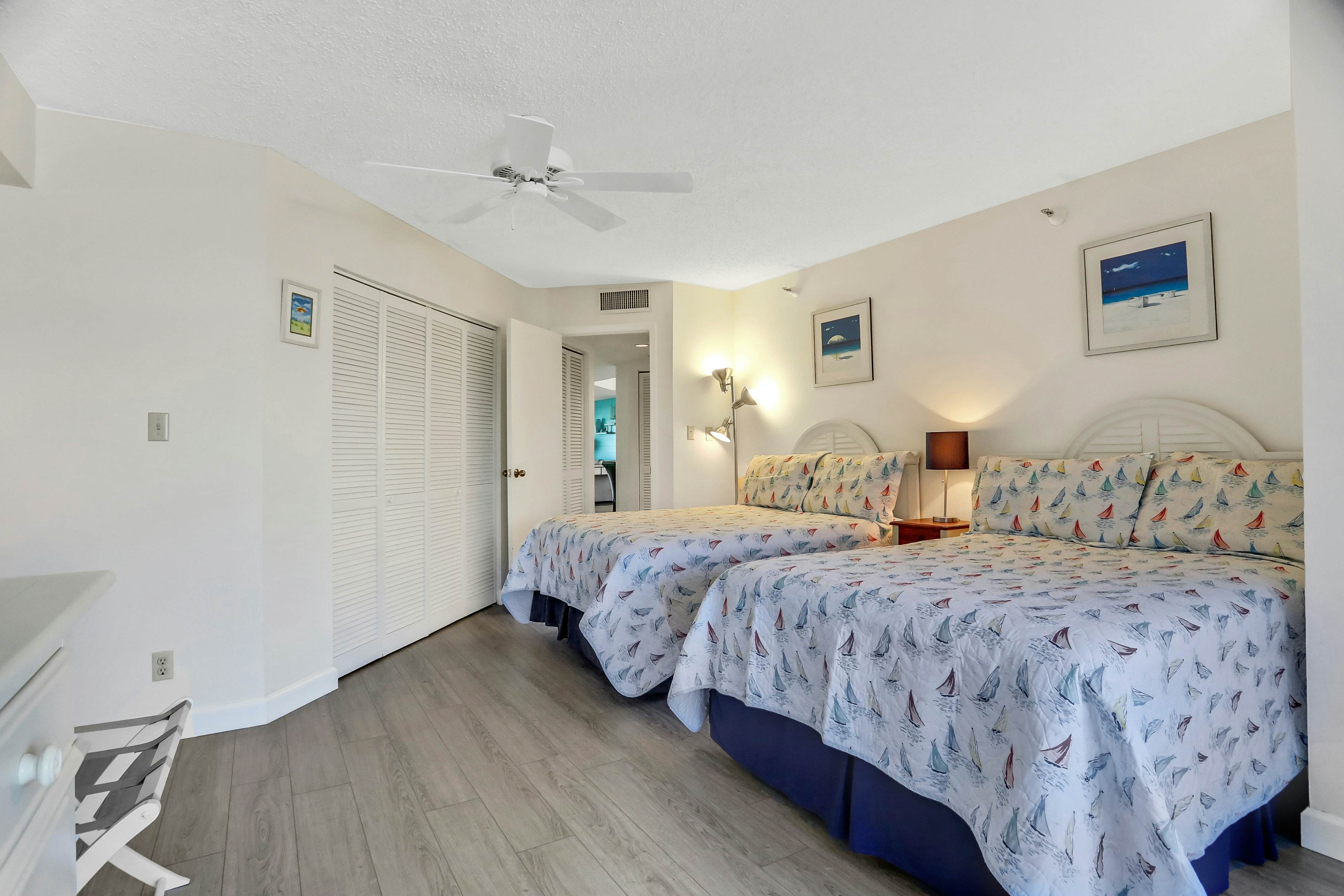 Vibrant, ocean-view condo with hot tub, tennis court, pool, W/D, balcony & grill
