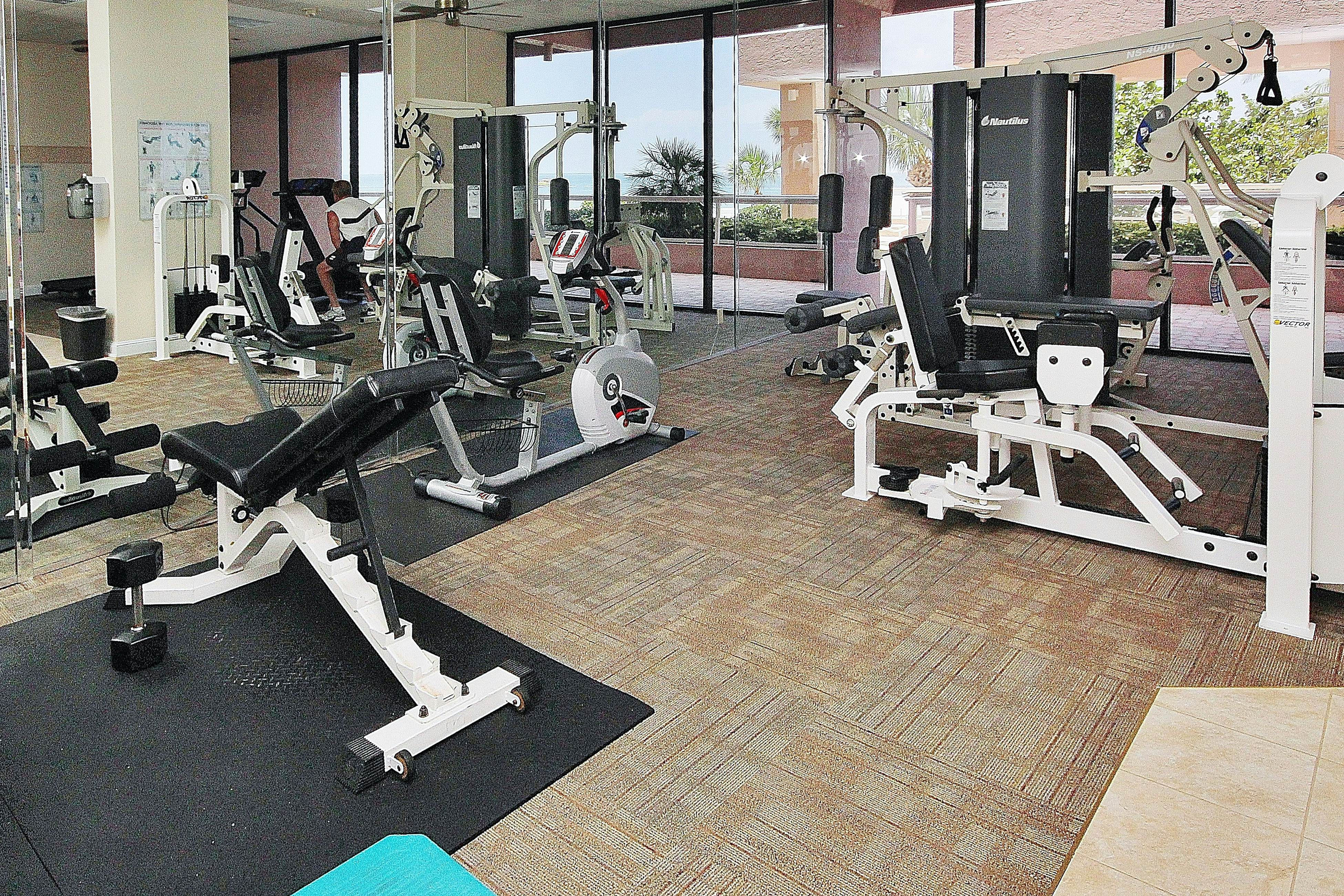 Vibrant, ocean-view condo with hot tub, tennis court, pool, W/D, balcony & grill