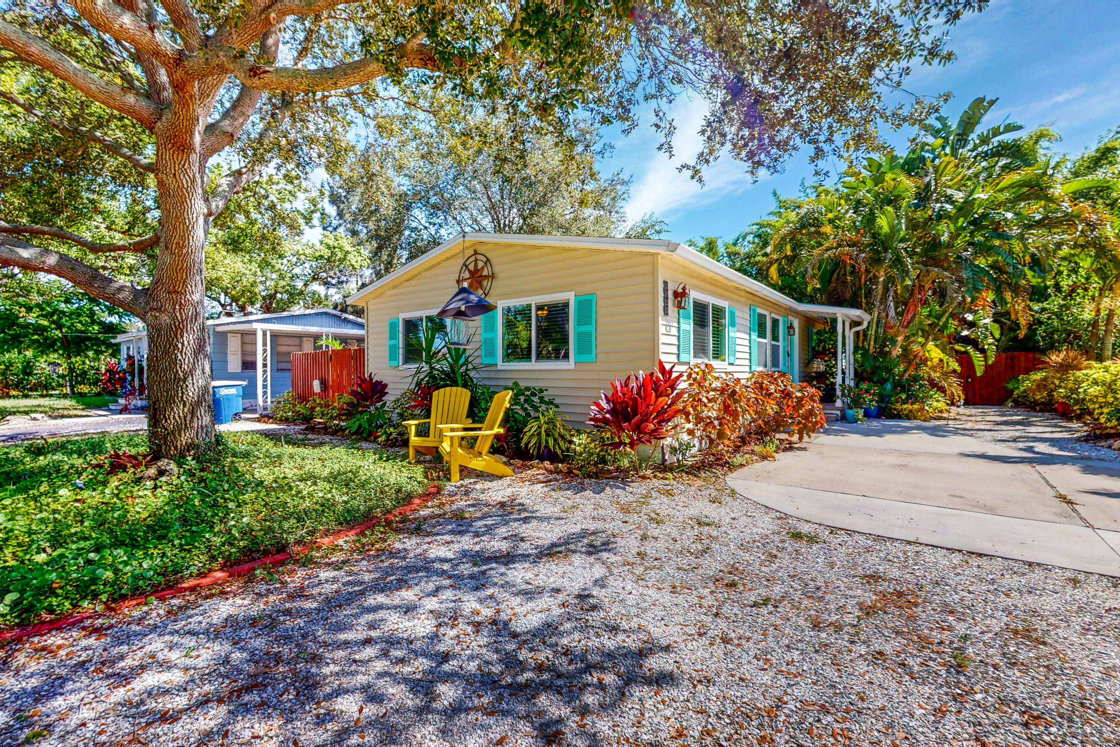 Charming, dog-friendly home with lanai & washer/dryer - near downtown, beach