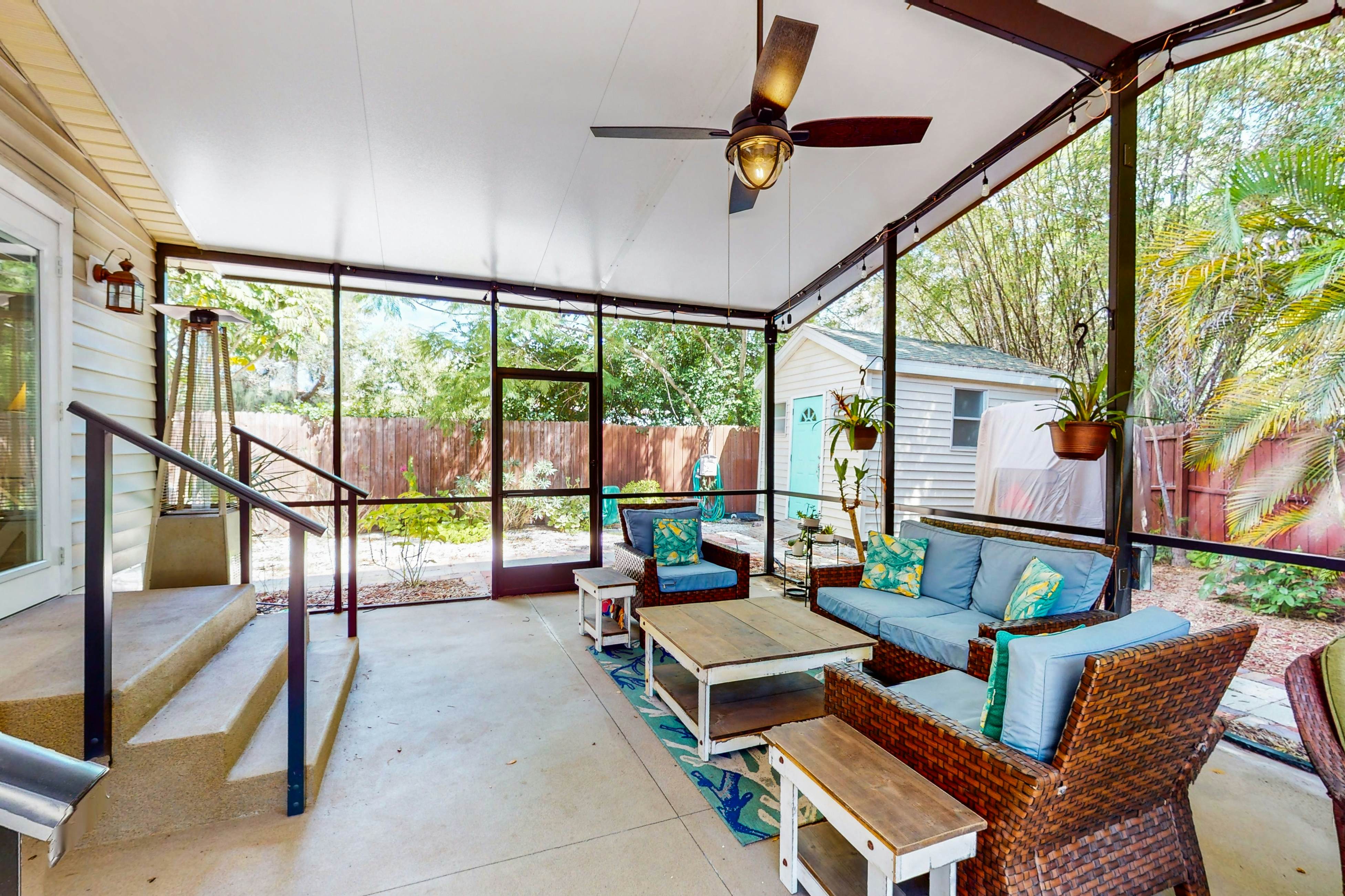 Charming, dog-friendly home with lanai & washer/dryer - near downtown, beach