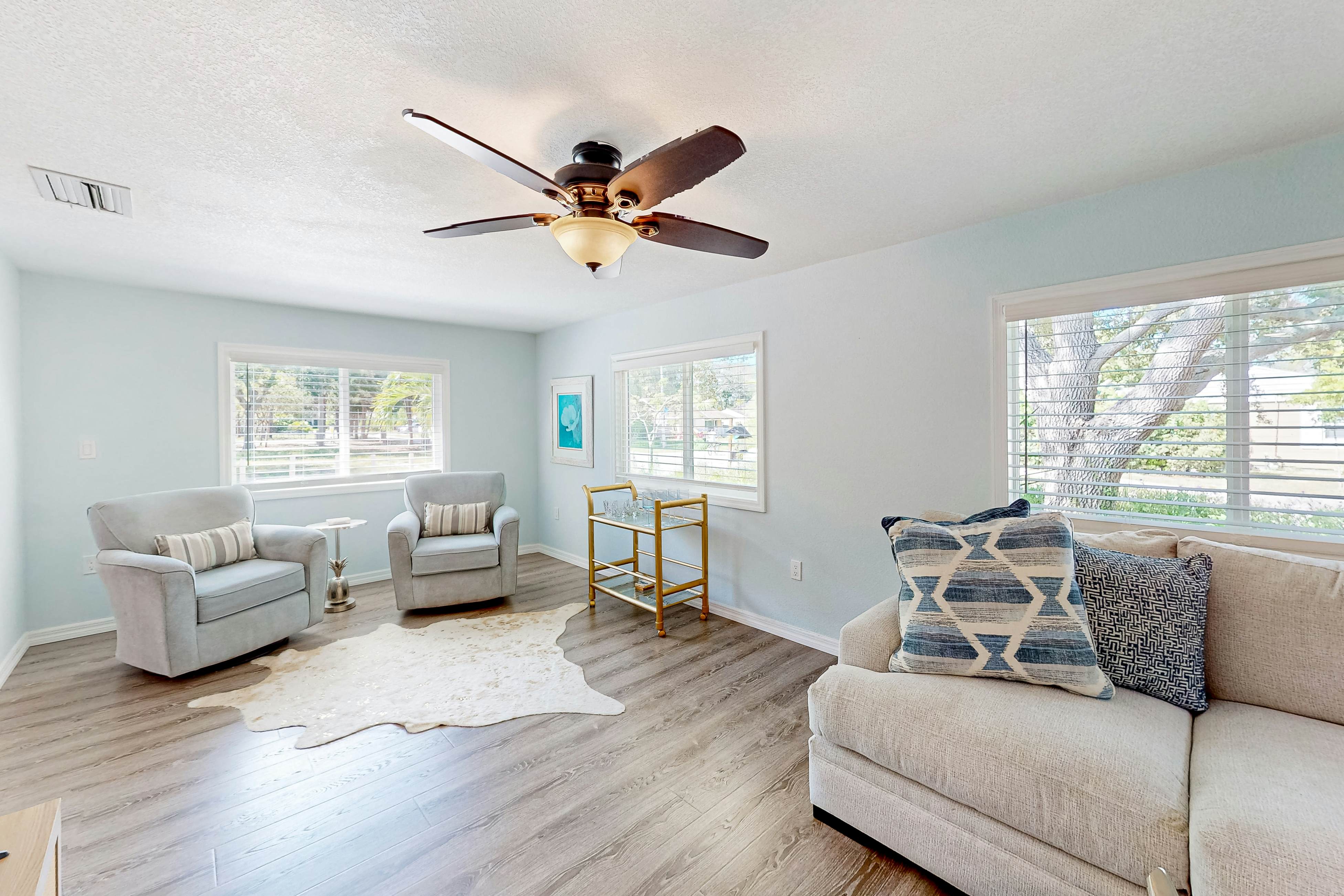 Charming, dog-friendly home with lanai & washer/dryer - near downtown, beach