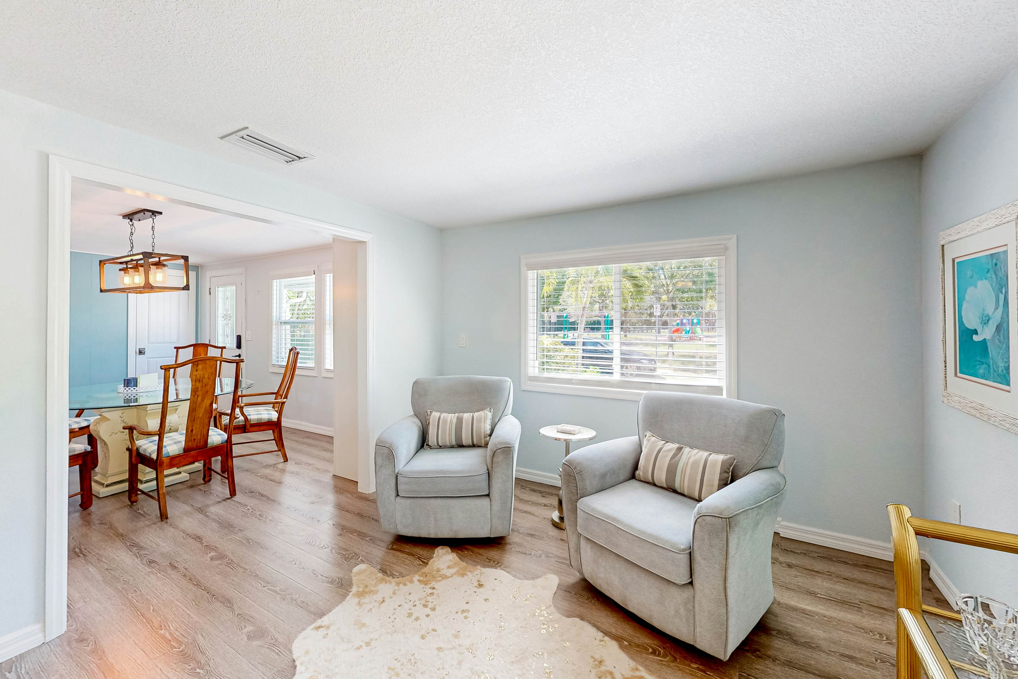 Charming, dog-friendly home with lanai & washer/dryer - near downtown, beach