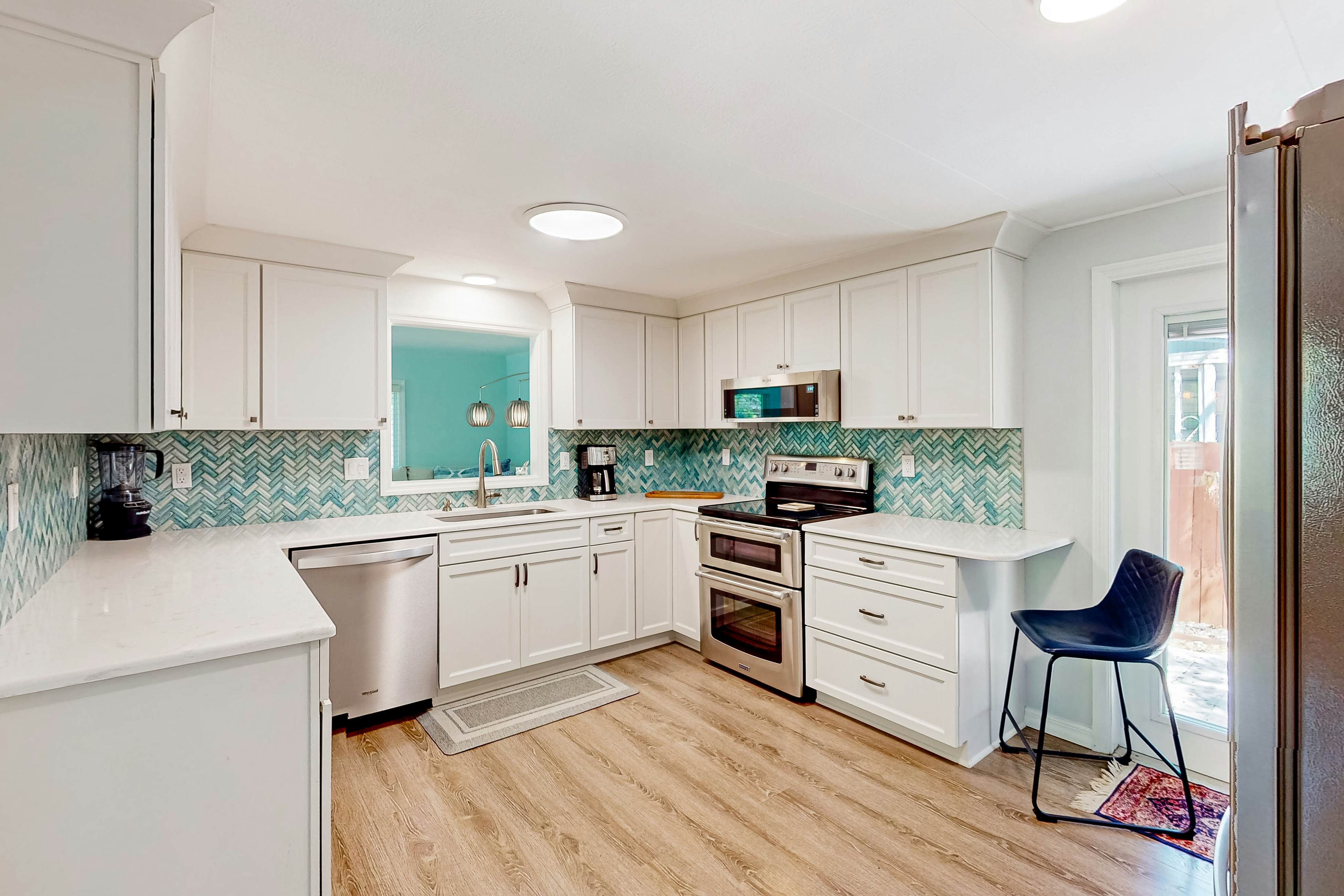 Charming, dog-friendly home with lanai & washer/dryer - near downtown, beach