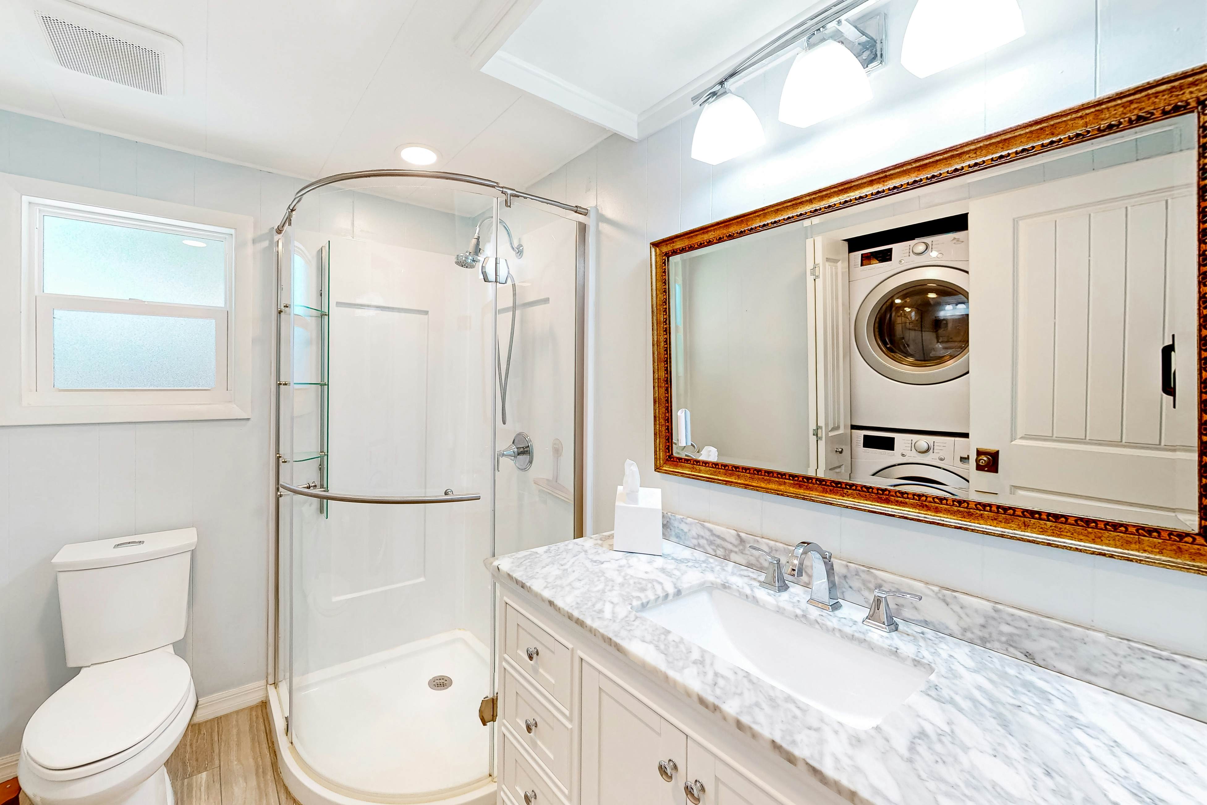 Charming, dog-friendly home with lanai & washer/dryer - near downtown, beach