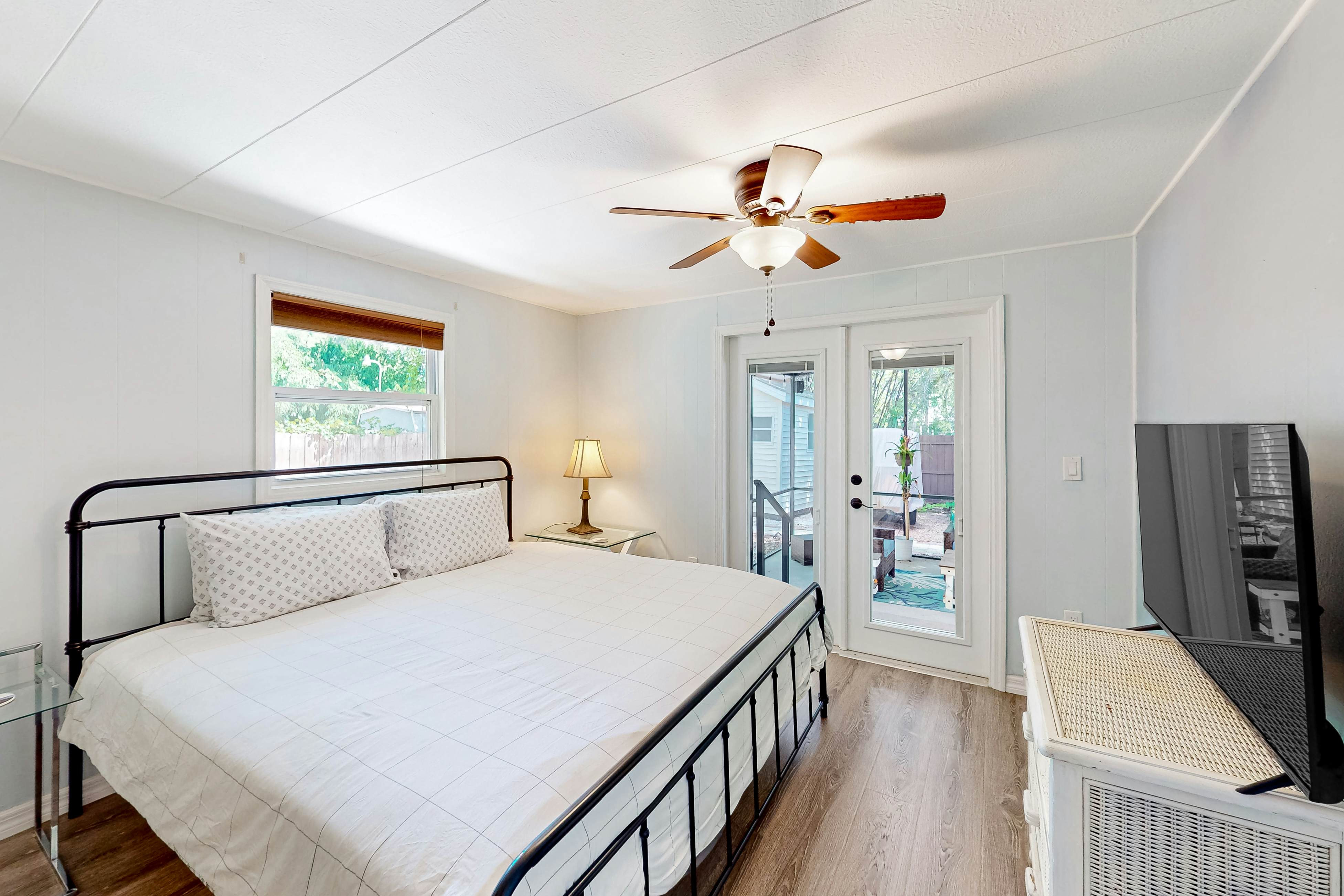 Charming, dog-friendly home with lanai & washer/dryer - near downtown, beach