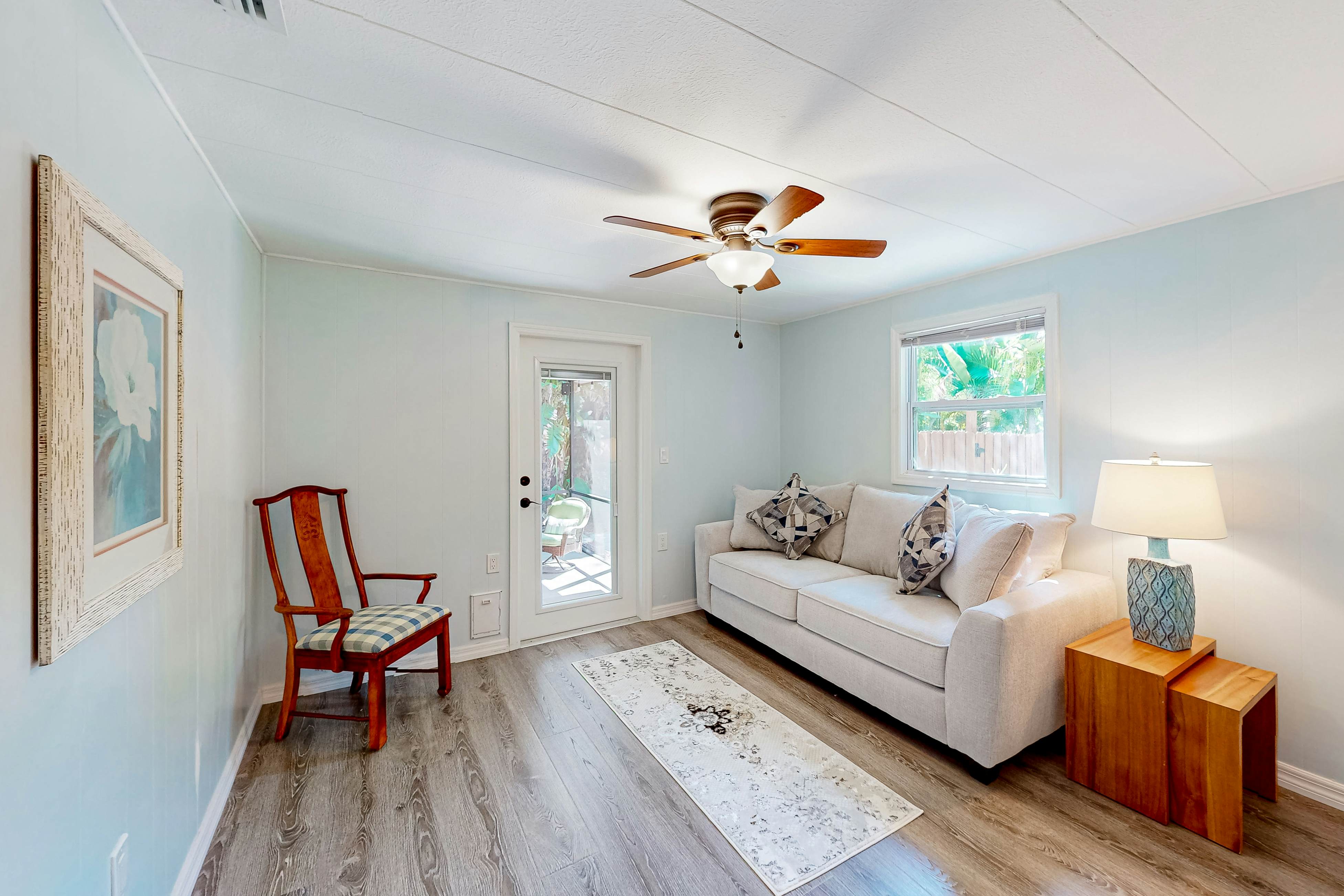 Charming, dog-friendly home with lanai & washer/dryer - near downtown, beach