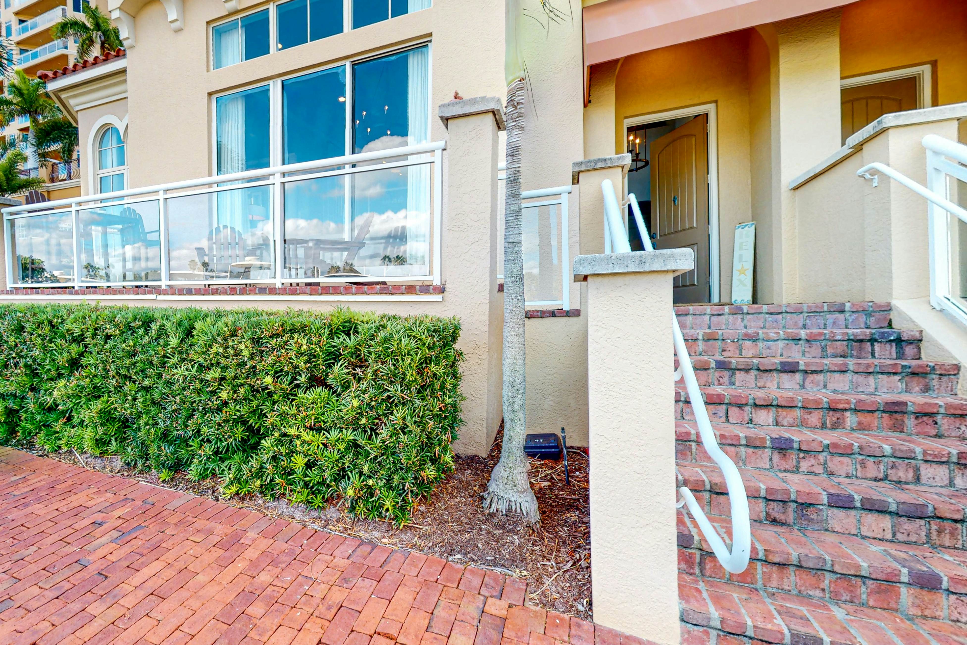 Pet Friendly home with lovely bay views, pool & spa on-site, marina