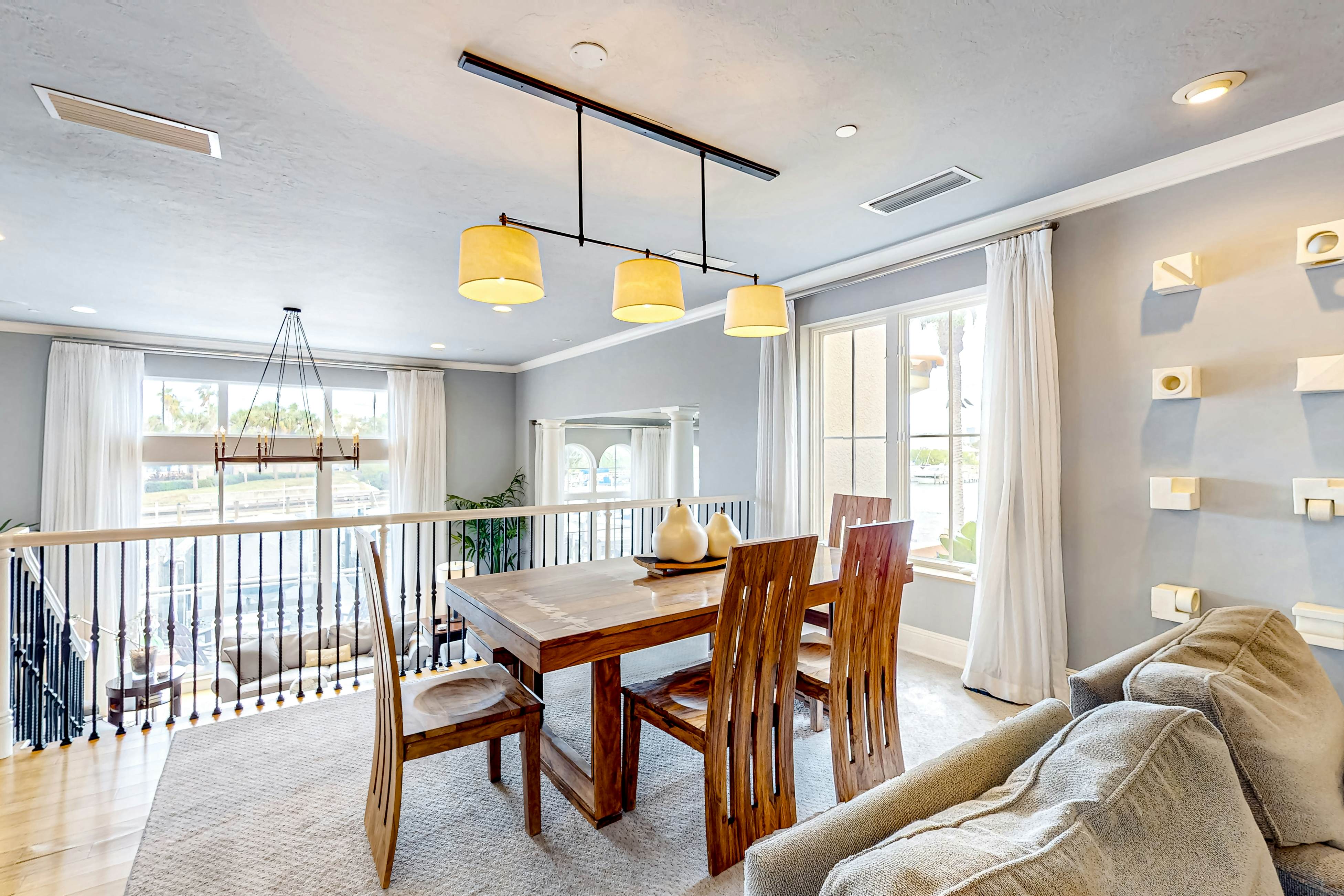 Pet Friendly home with lovely bay views, pool & spa on-site, marina