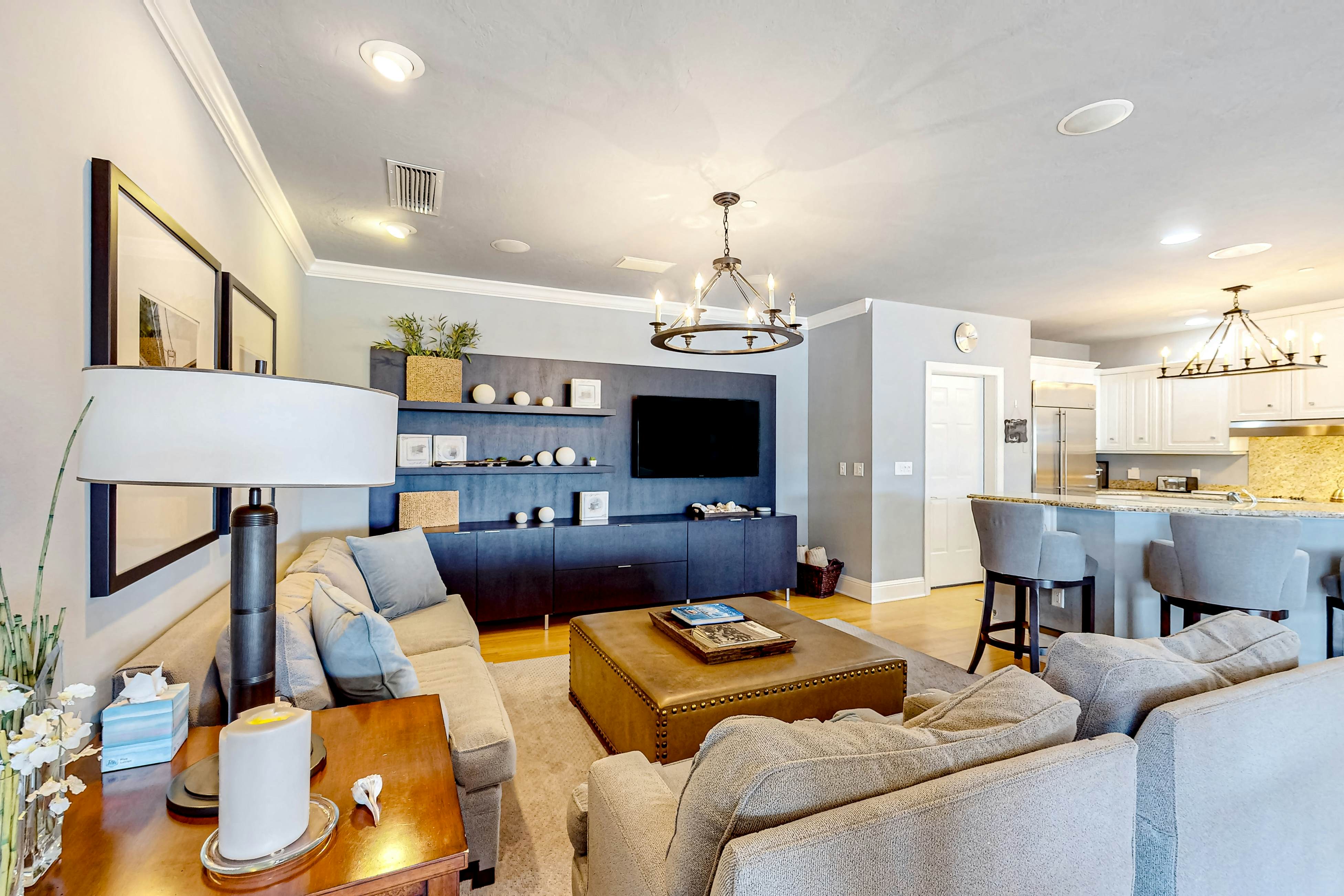 Pet Friendly home with lovely bay views, pool & spa on-site, marina