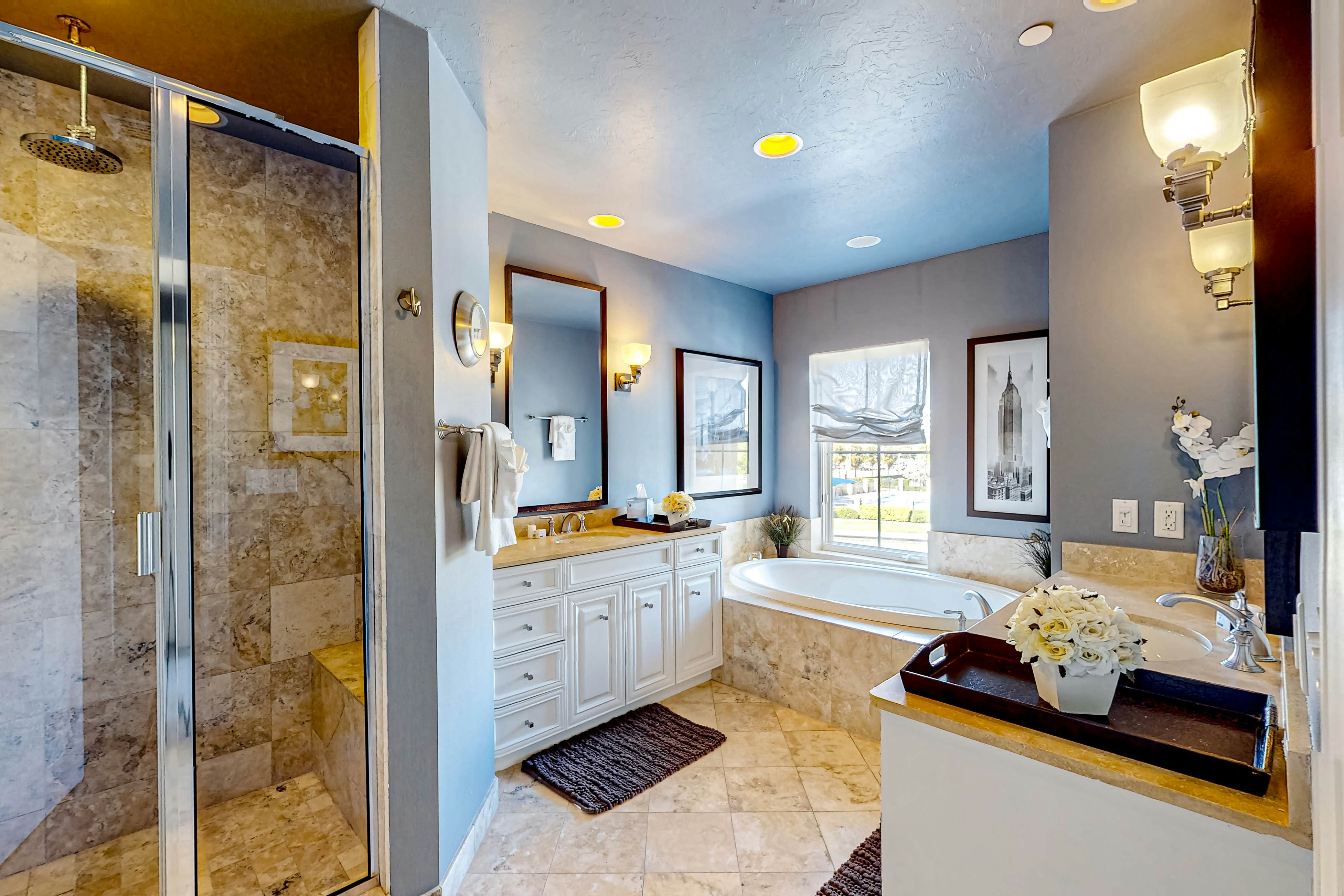 Pet Friendly home with lovely bay views, pool & spa on-site, marina