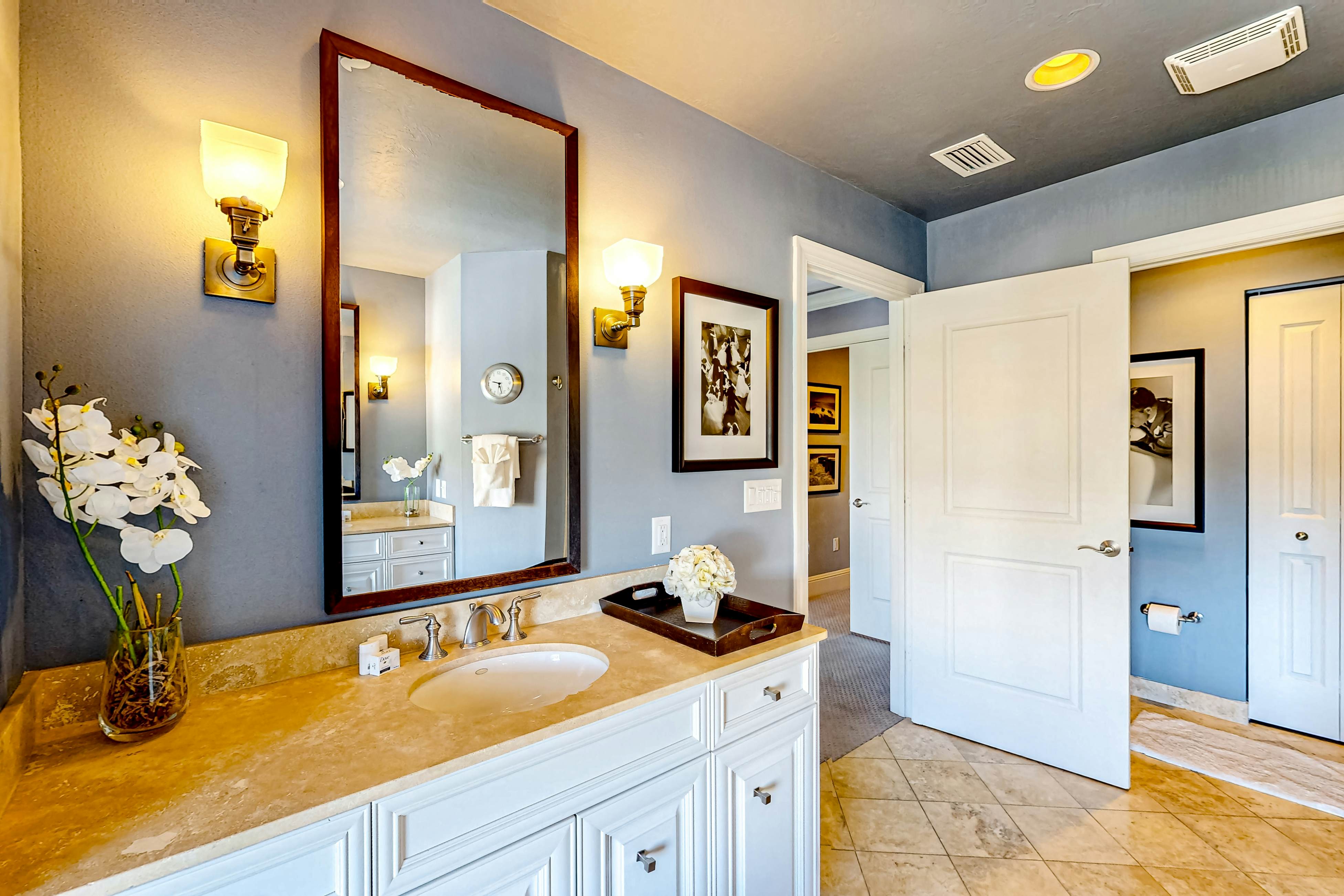 Pet Friendly home with lovely bay views, pool & spa on-site, marina