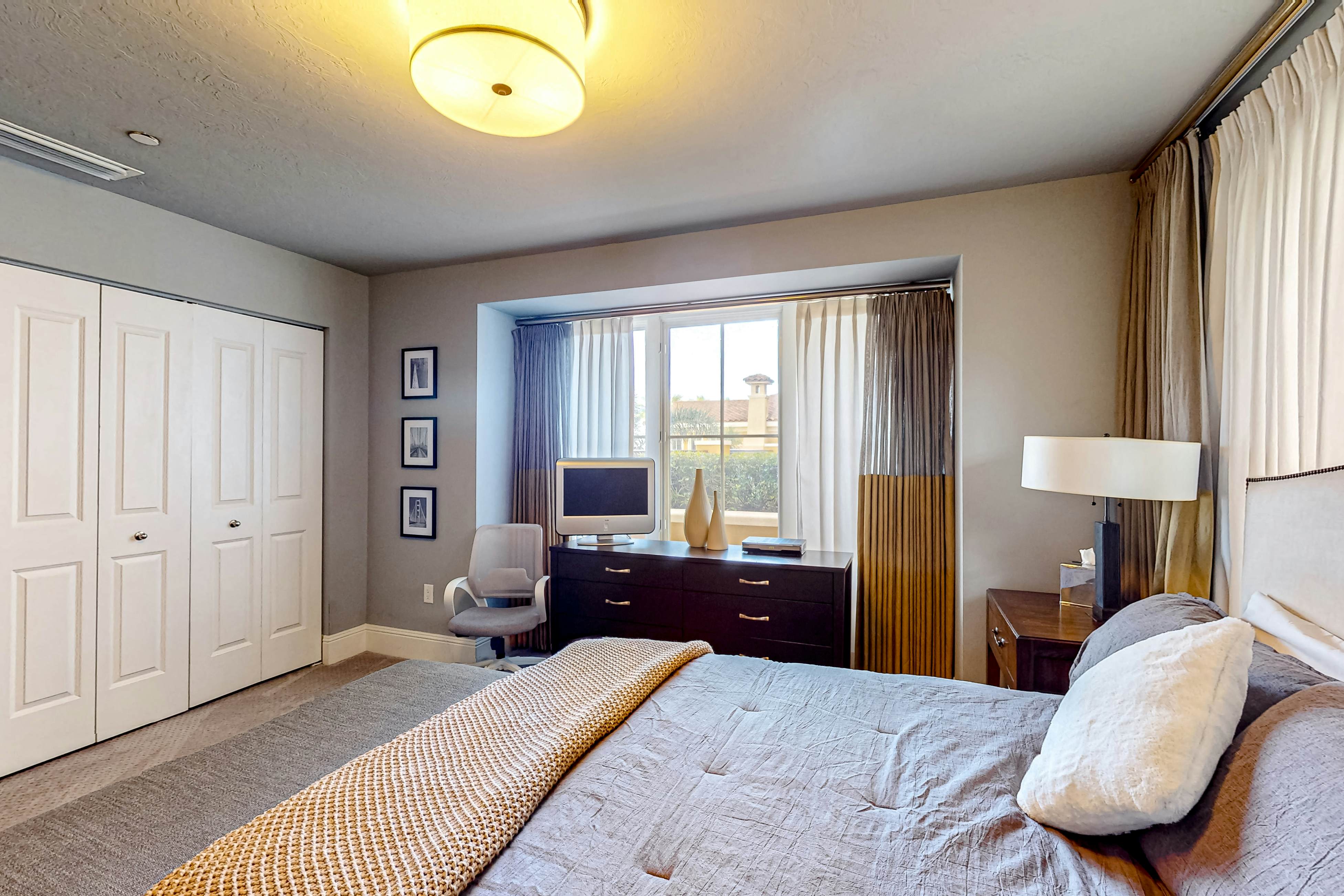 Pet Friendly home with lovely bay views, pool & spa on-site, marina