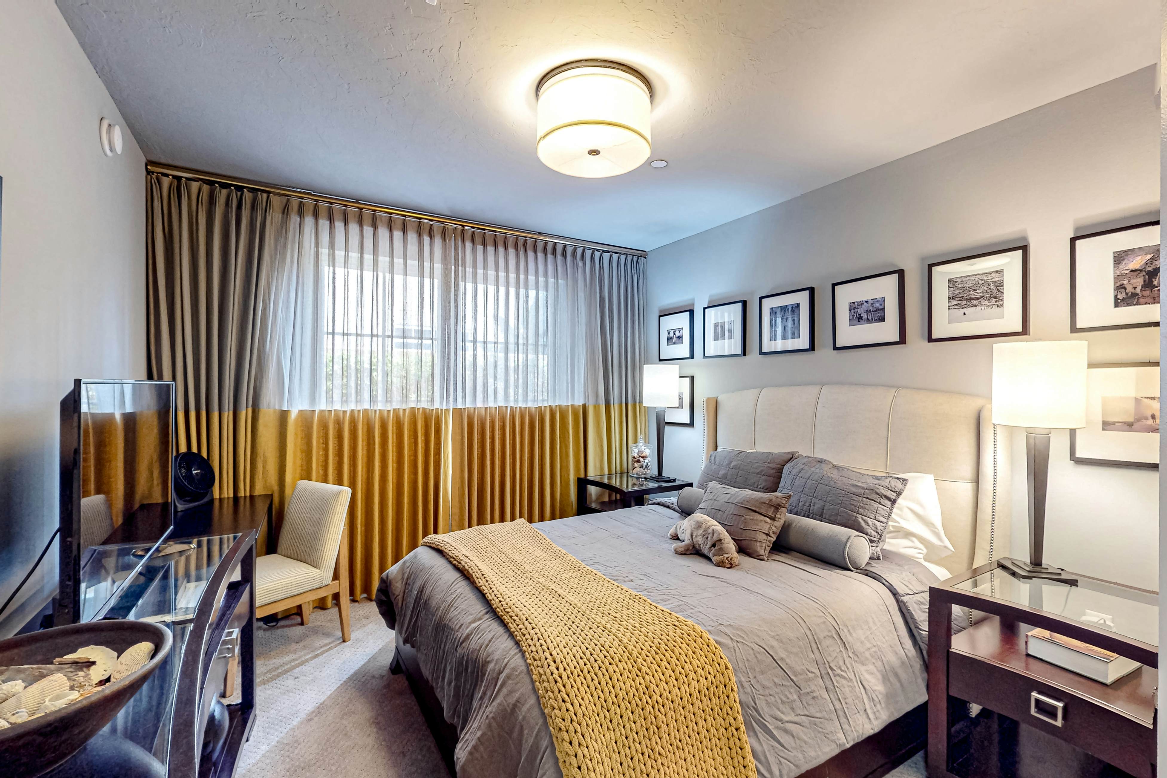 Pet Friendly home with lovely bay views, pool & spa on-site, marina