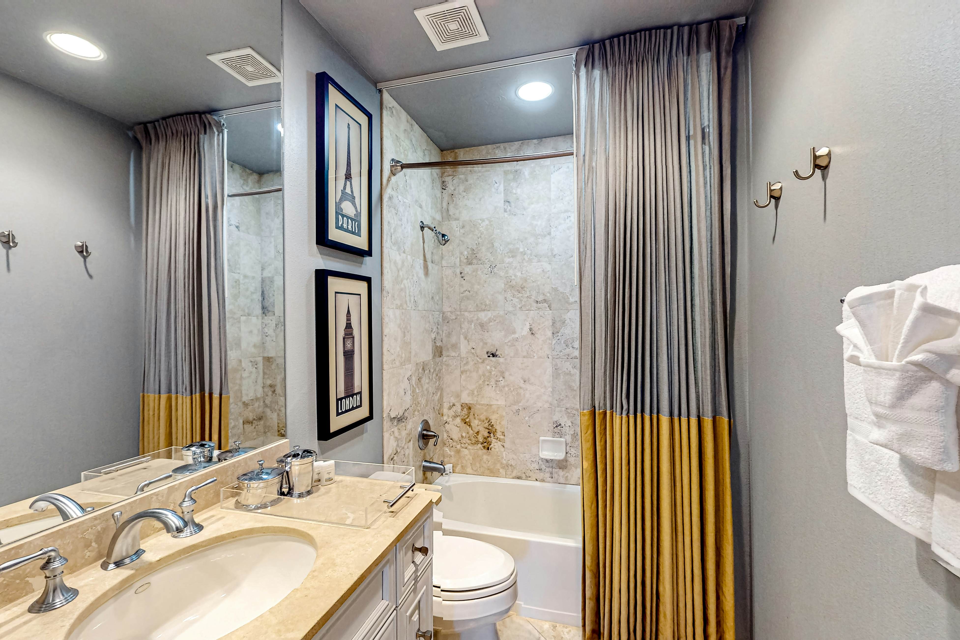 Pet Friendly home with lovely bay views, pool & spa on-site, marina