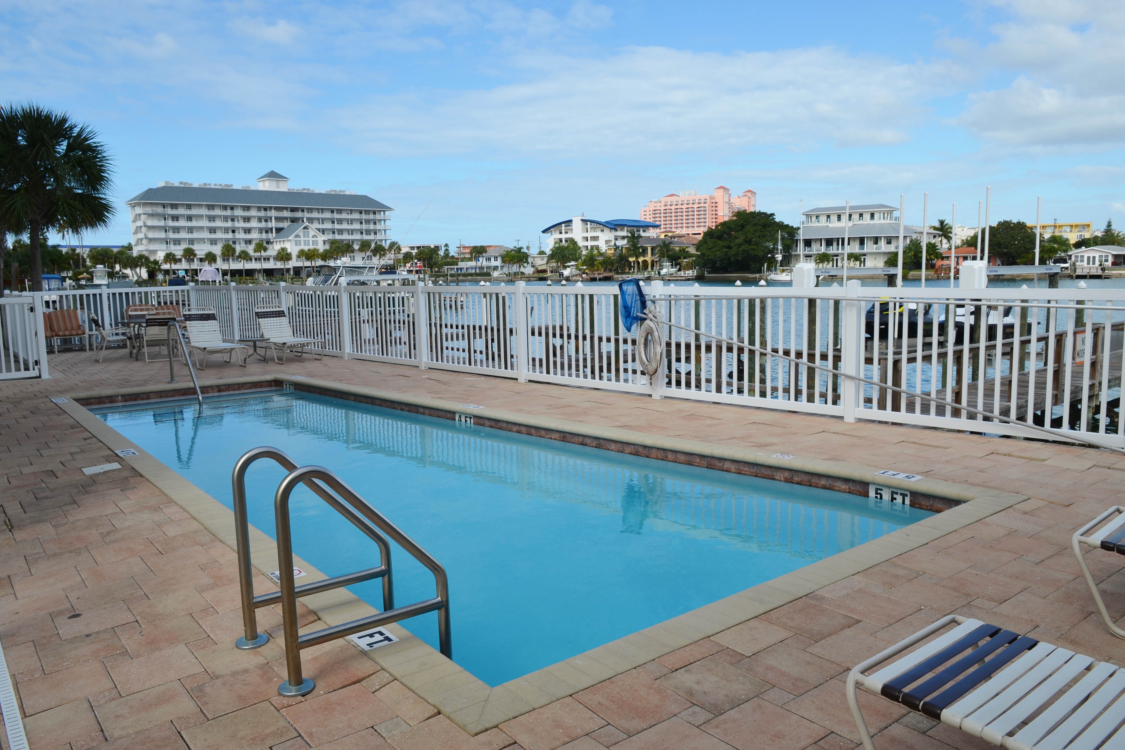 Waterfront condo in the heart of Clearwater Beach with balcony