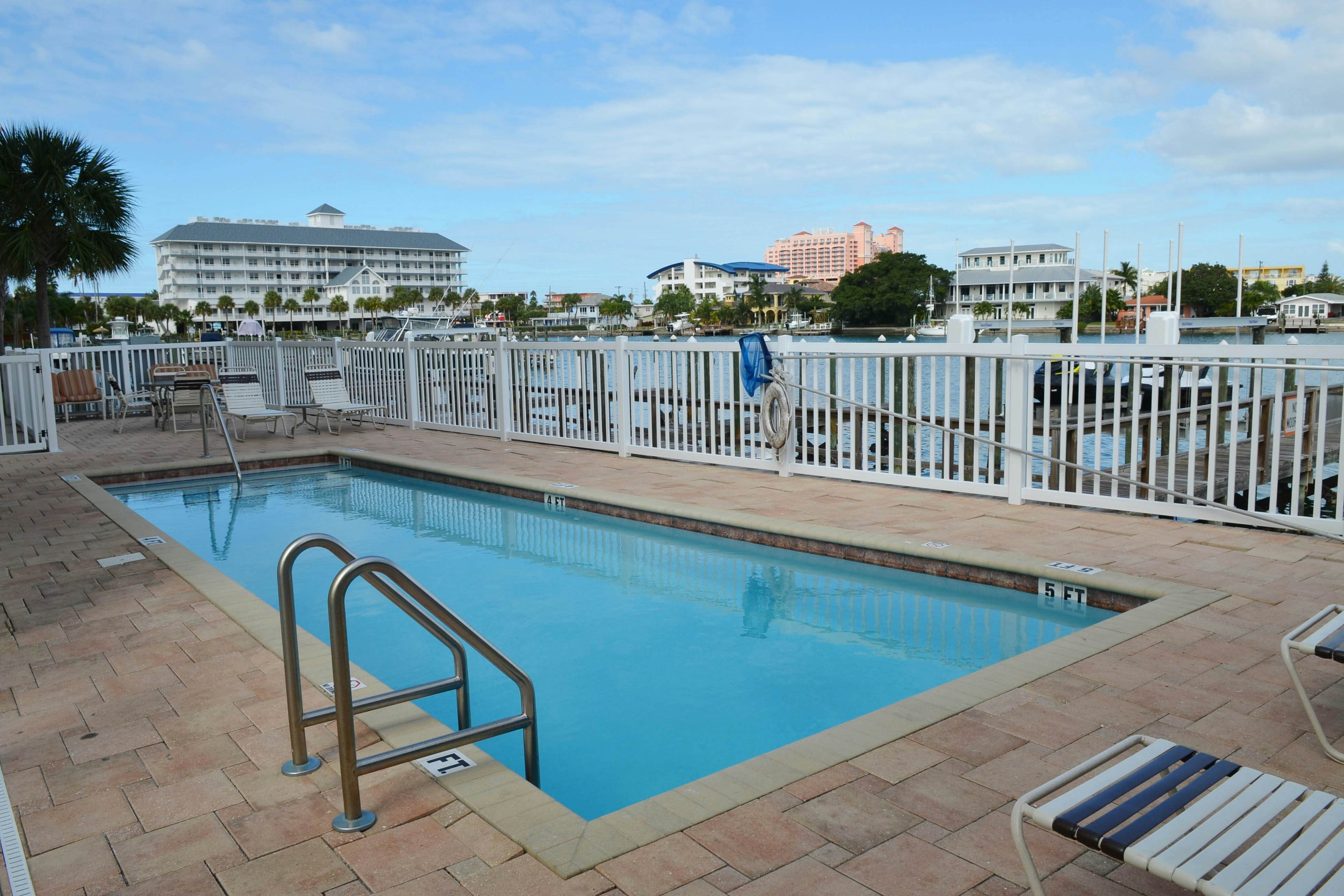 Waterfront condo in the heart of Clearwater Beach with balcony