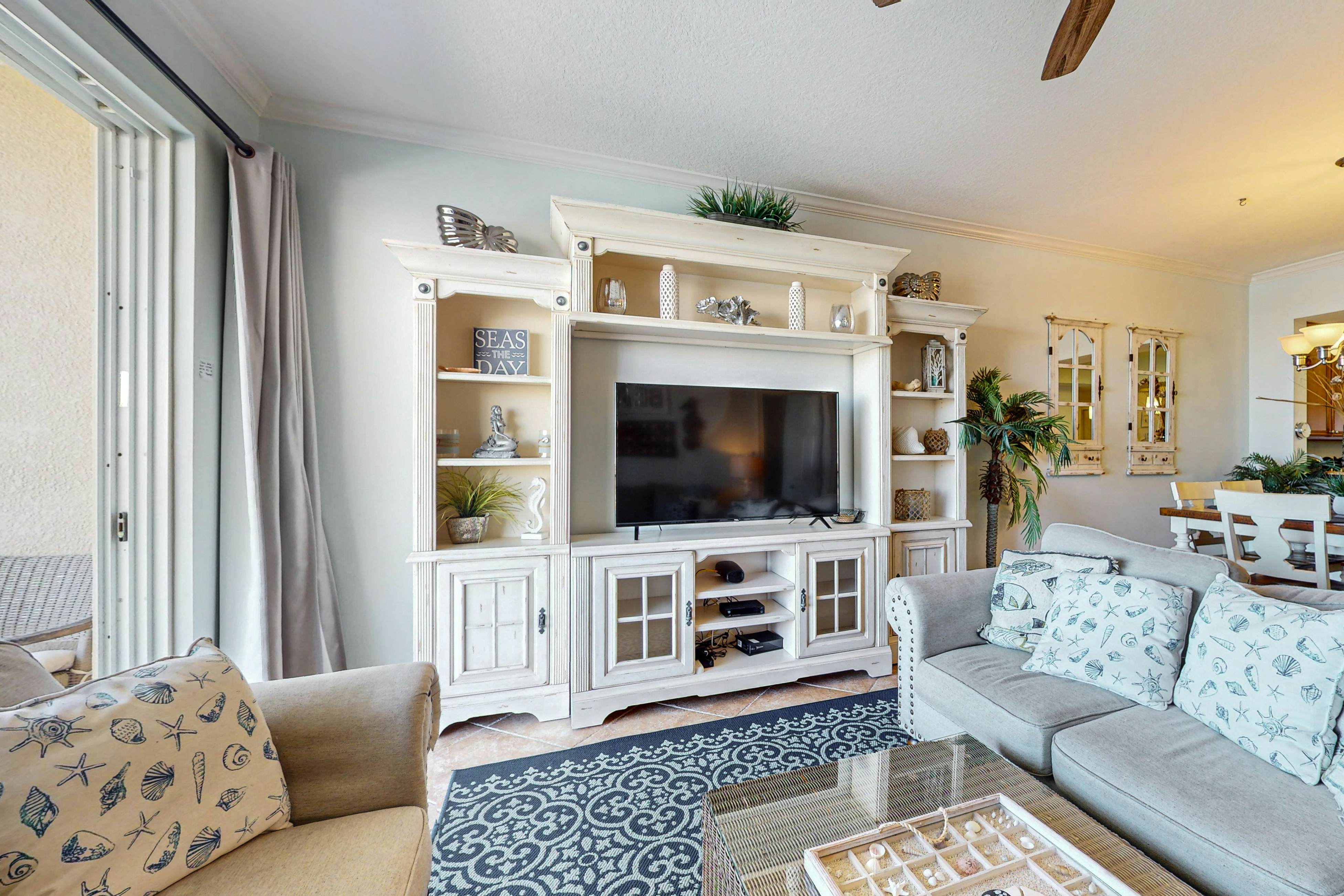 Waterfront condo in the heart of Clearwater Beach with balcony