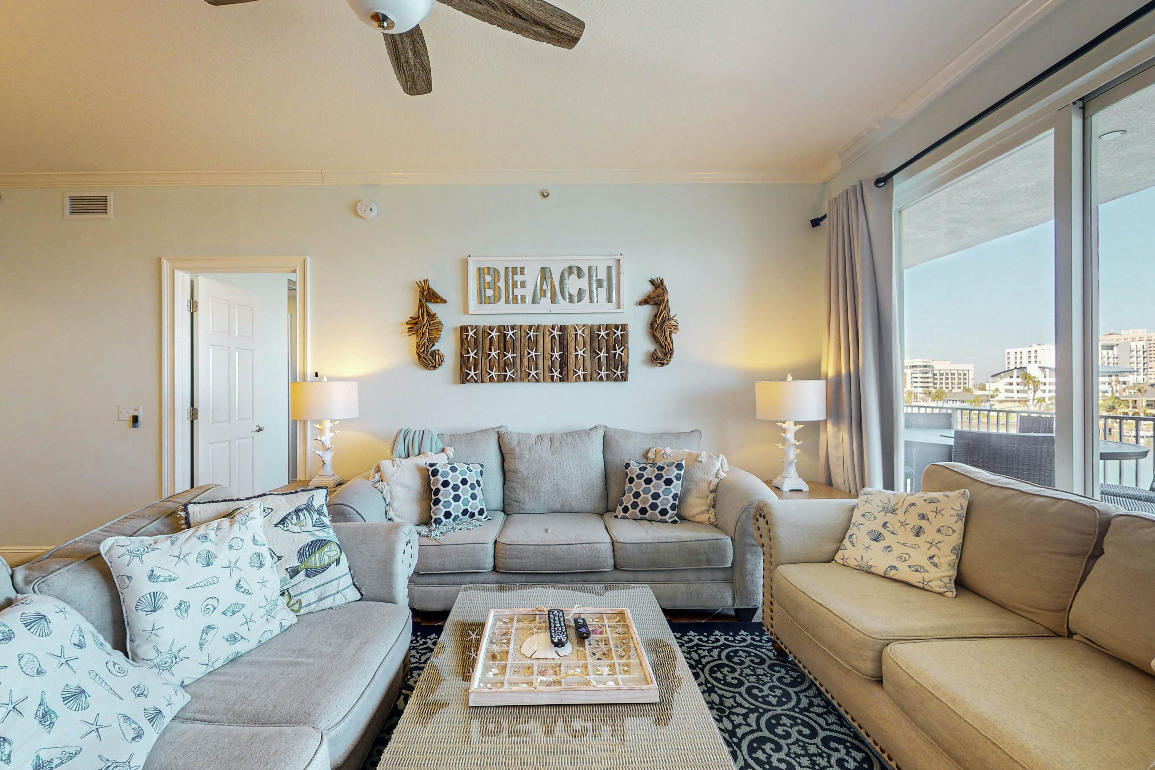 Waterfront condo in the heart of Clearwater Beach with balcony
