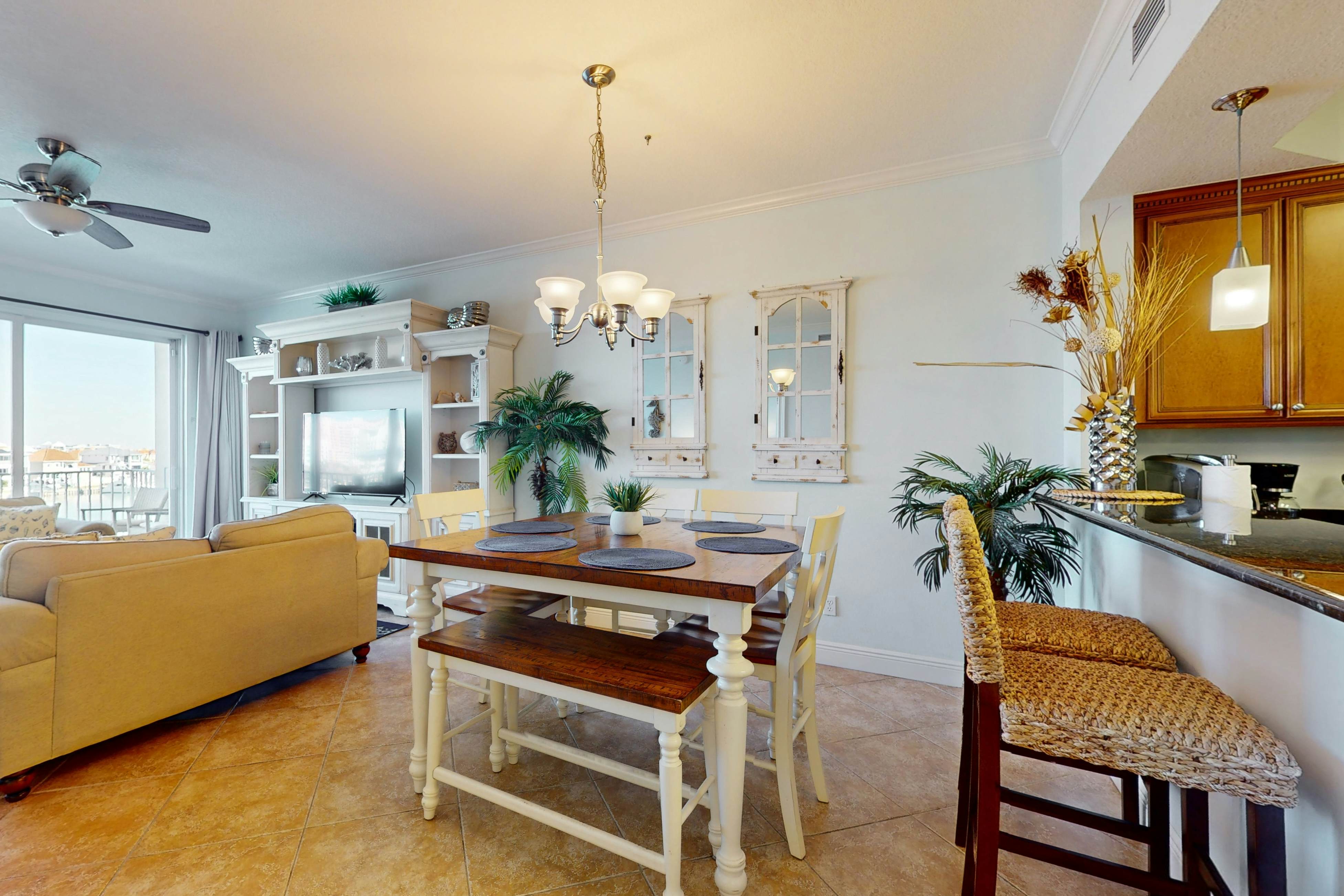 Waterfront condo in the heart of Clearwater Beach with balcony